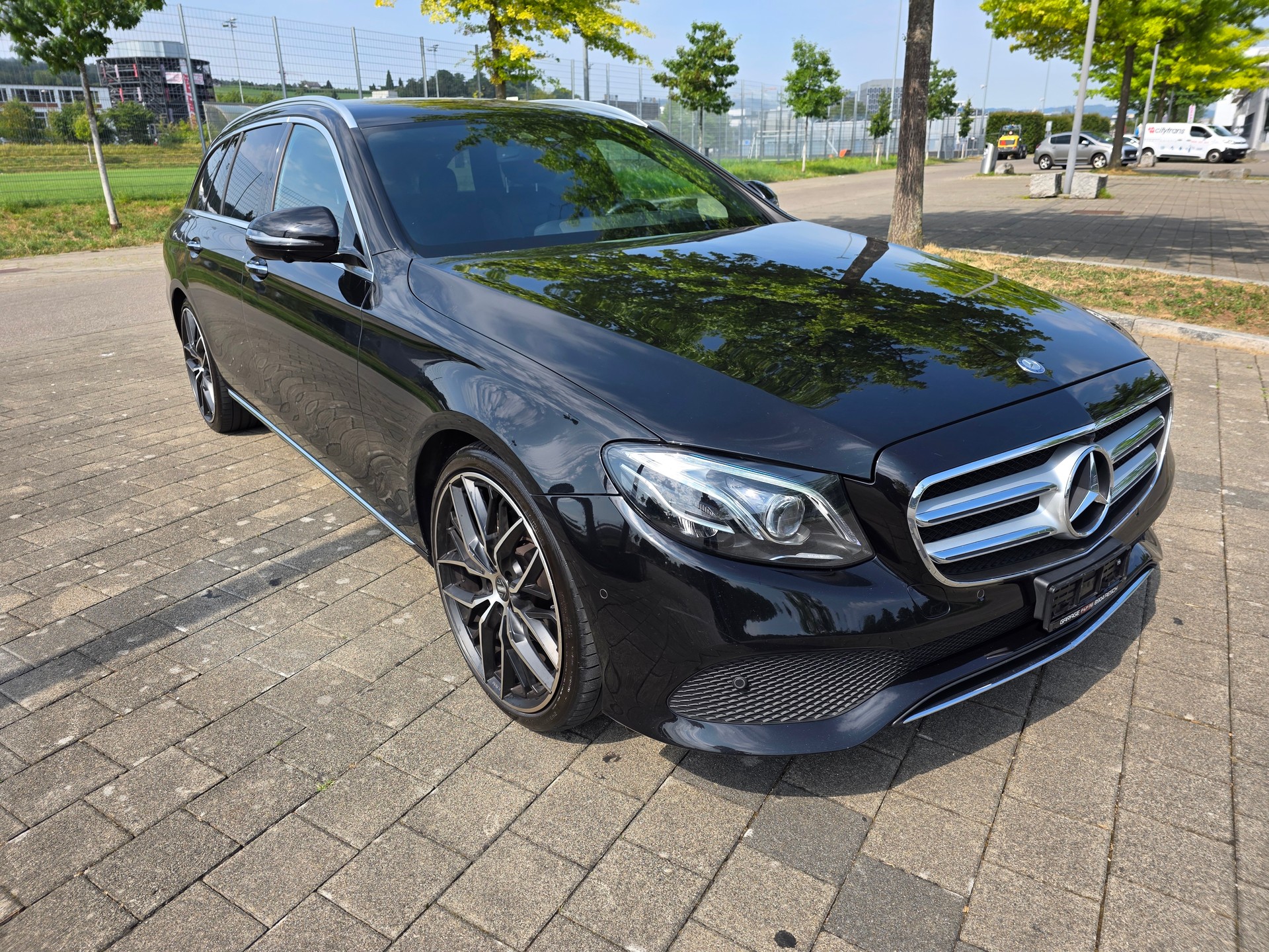 MERCEDES-BENZ E 200 Avantgarde 4 Matic 9G-Tronic-image-5