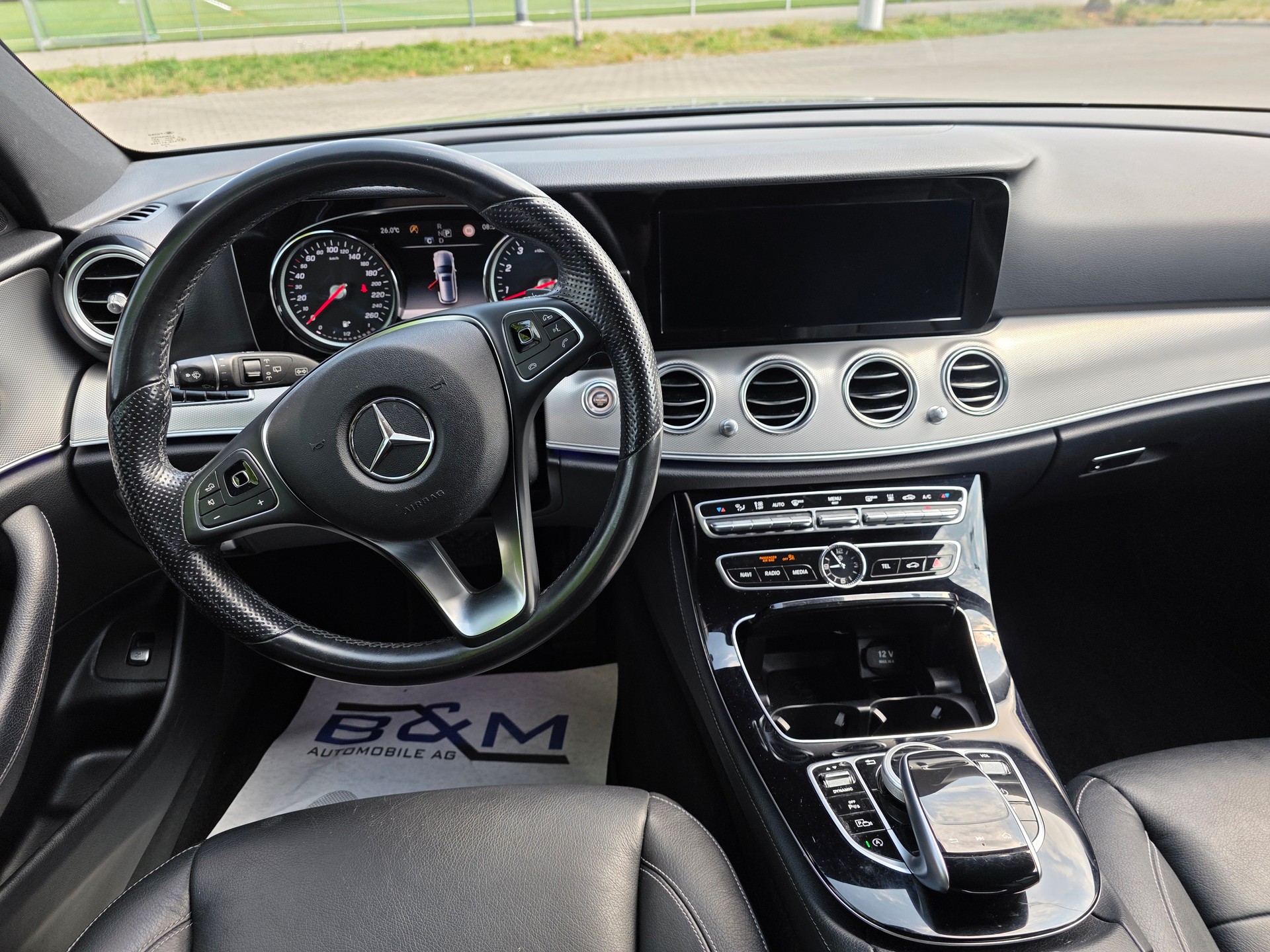 MERCEDES-BENZ E 200 Avantgarde 4 Matic 9G-Tronic-image-18