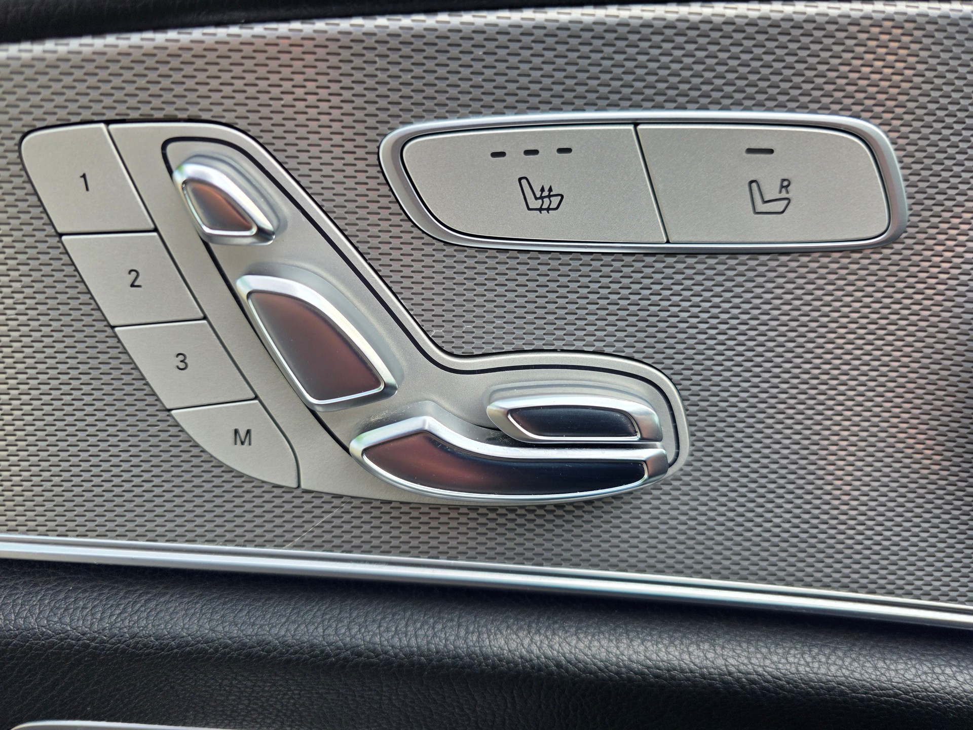 MERCEDES-BENZ E 200 Avantgarde 4 Matic 9G-Tronic-image-16