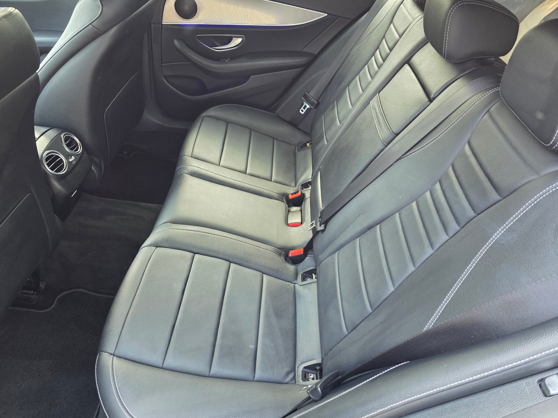 MERCEDES-BENZ E 200 Avantgarde 4 Matic 9G-Tronic-image-19