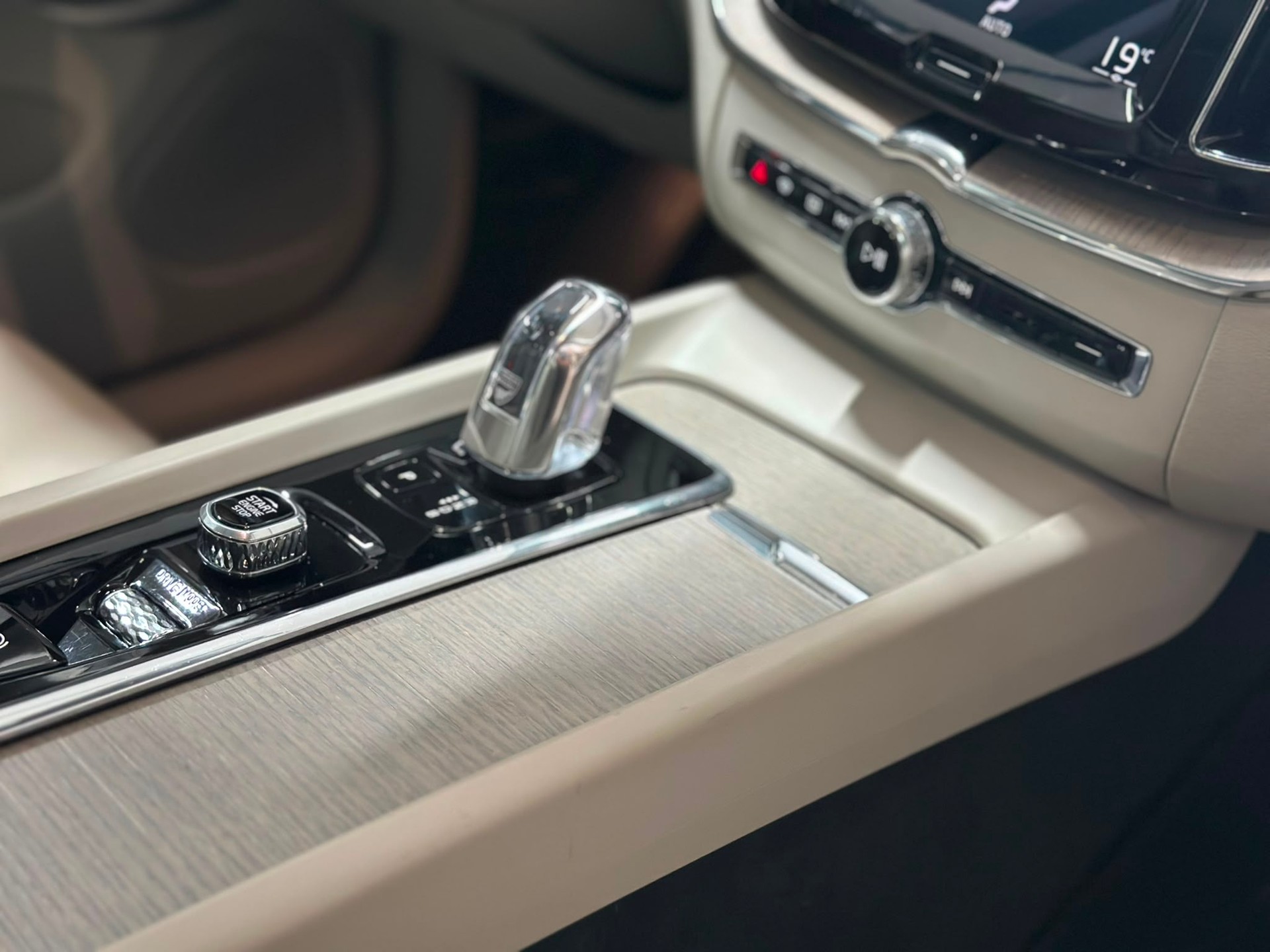 VOLVO XC60 T8 eAWD Inscription Geartronic-image-13