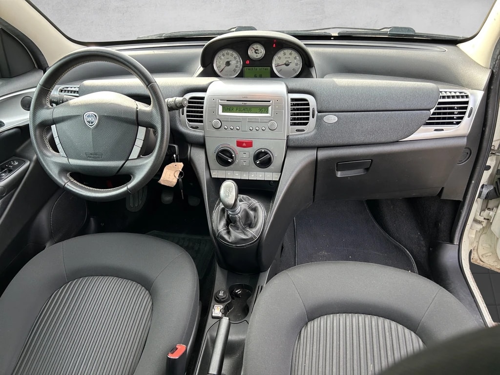 LANCIA Ypsilon 1.4 Swiss Edition-image-9