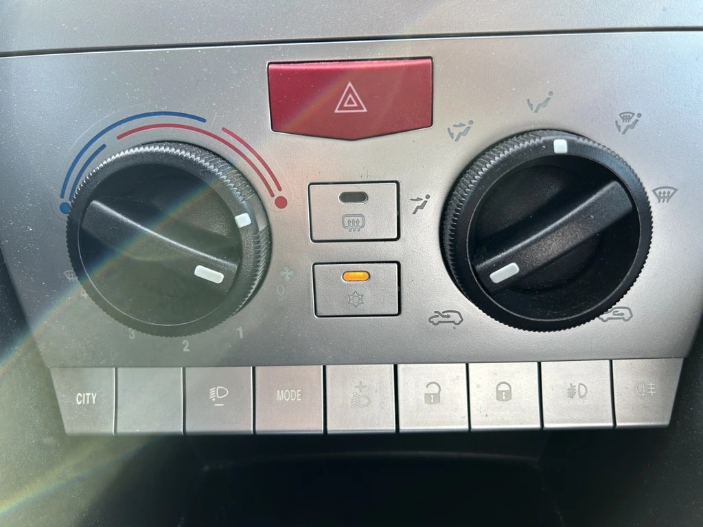 LANCIA Ypsilon 1.4 Swiss Edition-image-13