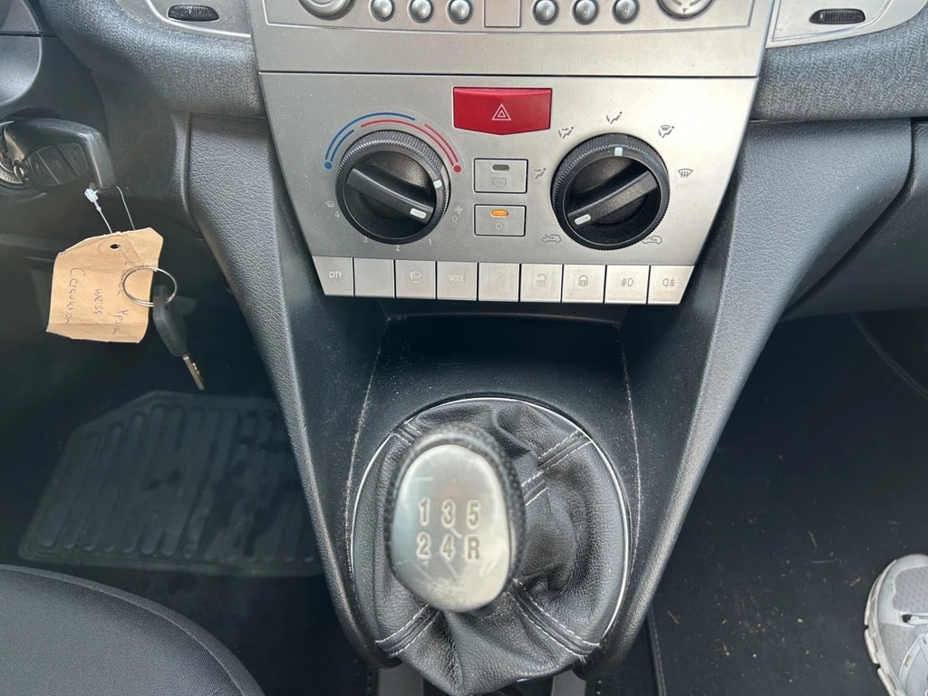 LANCIA Ypsilon 1.4 Swiss Edition-image-12
