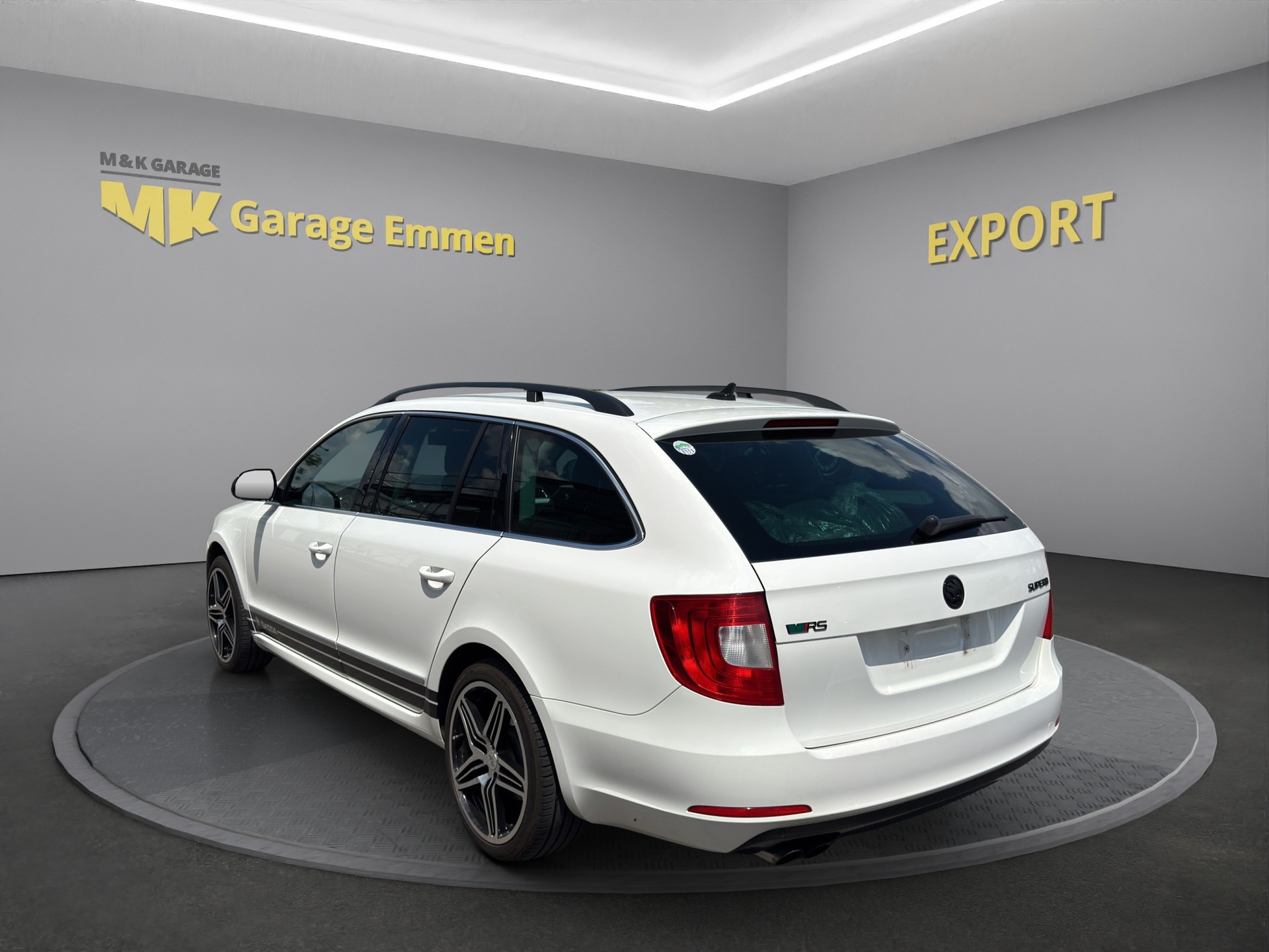 SKODA Superb Combi 2.0 TDi Ambition DSG-image-2