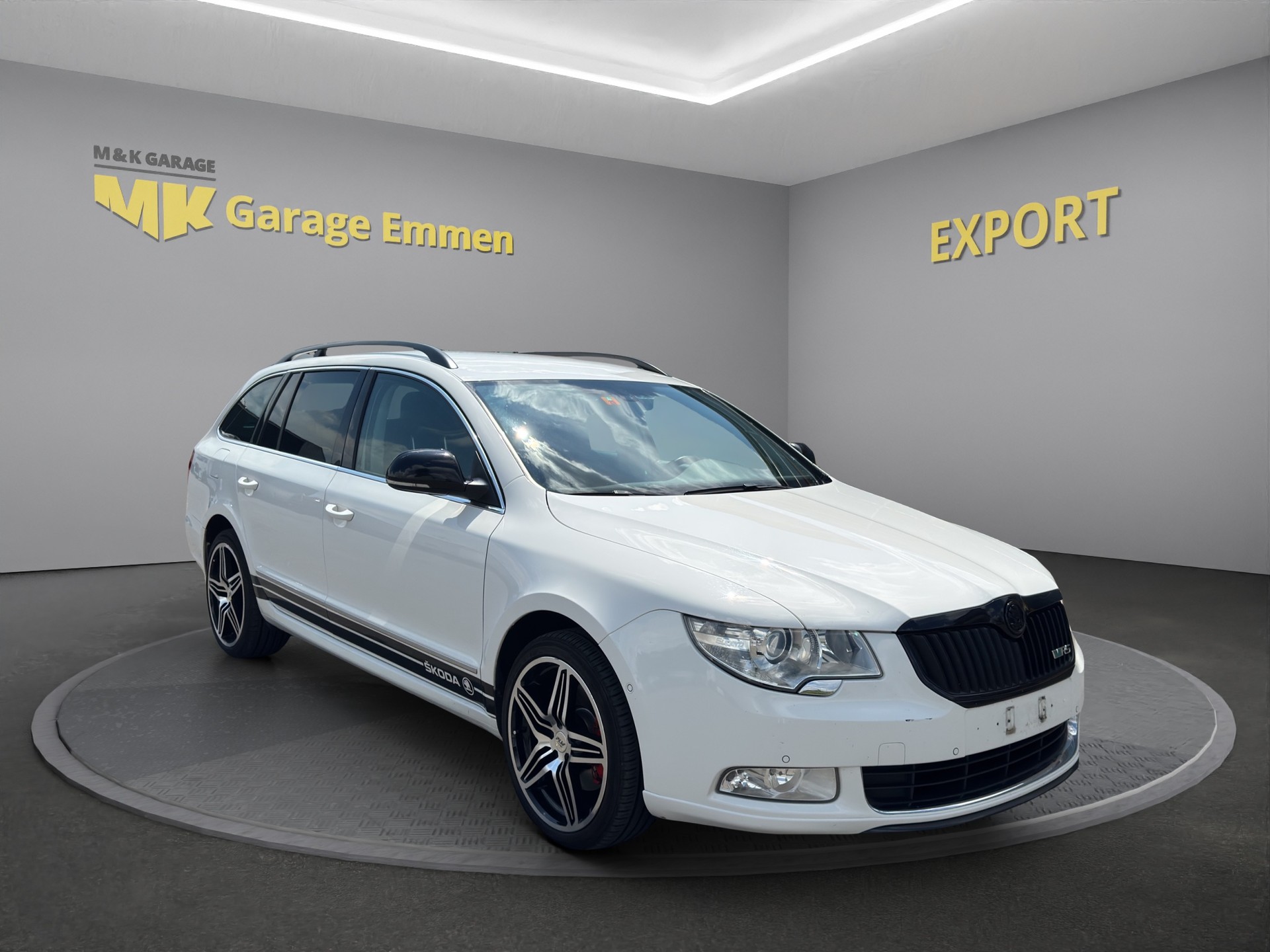 SKODA Superb Combi 2.0 TDi Ambition DSG-image-6