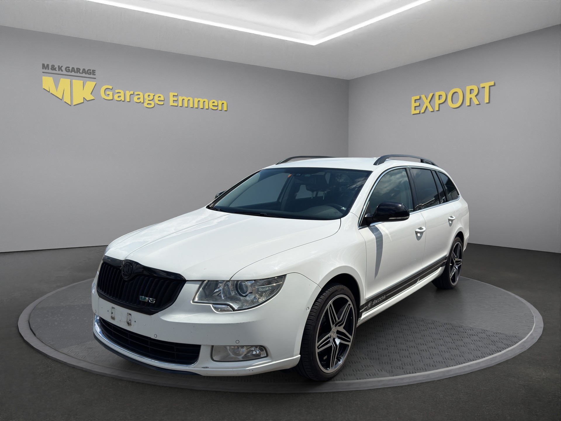 SKODA Superb Combi 2.0 TDi Ambition DSG-image-0