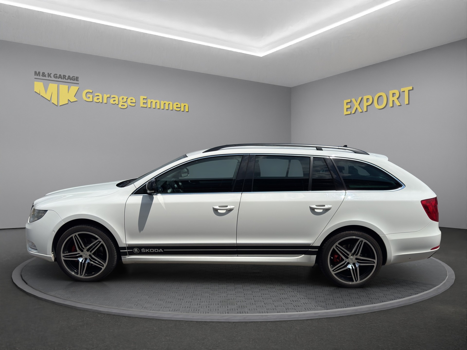 SKODA Superb Combi 2.0 TDi Ambition DSG-image-1