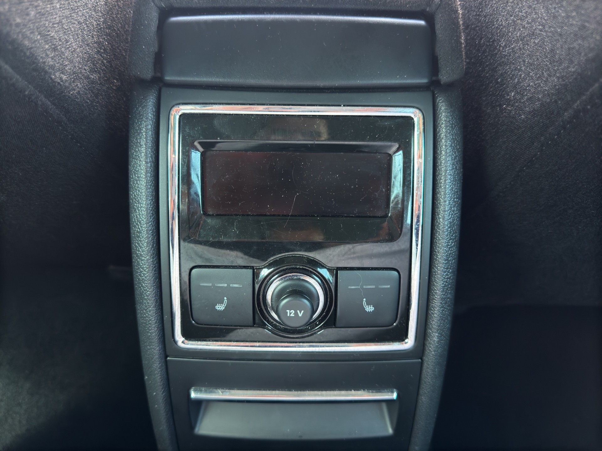 SKODA Superb Combi 2.0 TDi Ambition DSG-image-16