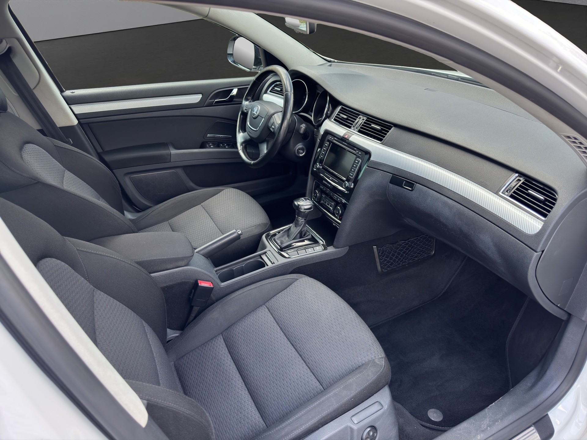 SKODA Superb Combi 2.0 TDi Ambition DSG-image-10