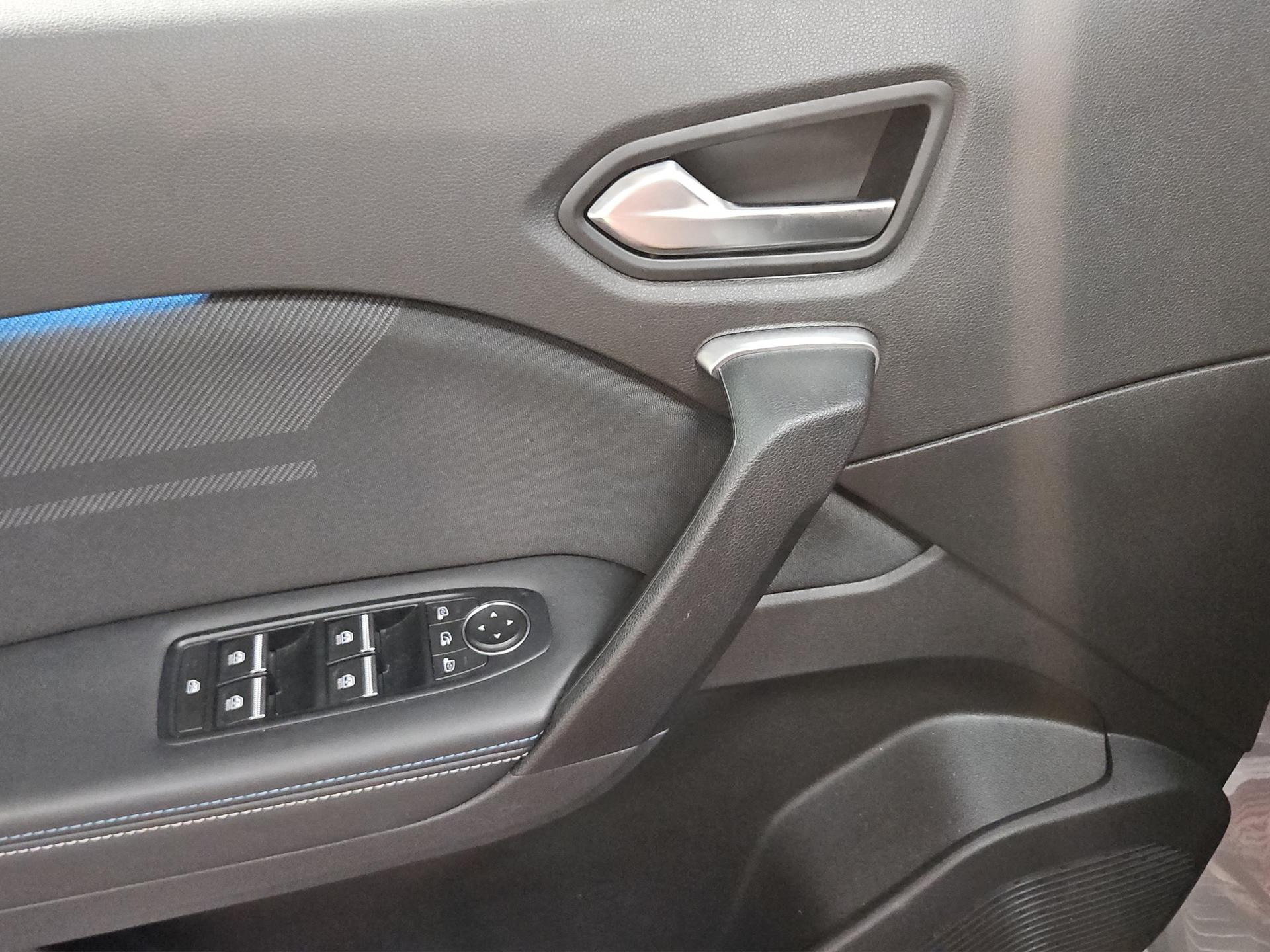 RENAULT Captur 1.3 TCe Esprit Alpine EDC-image-18