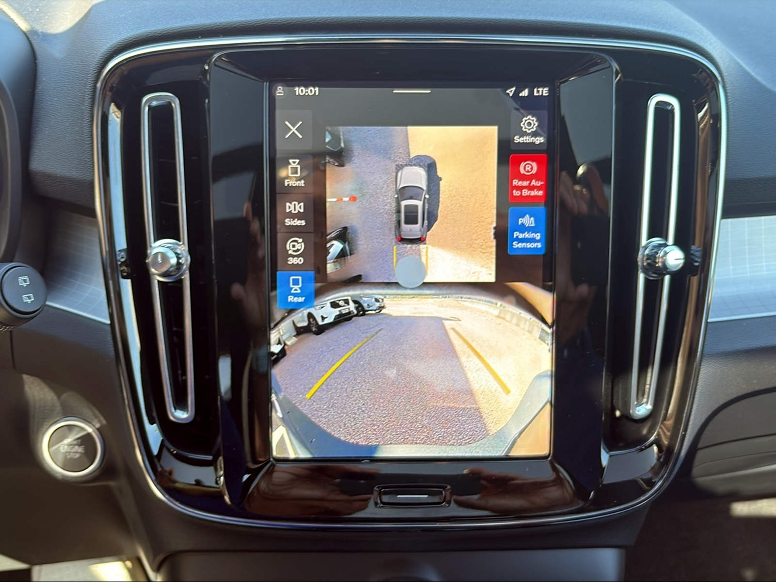VOLVO XC40 B3 Benzin Mild Hybrid Plus Dark DCT-image-4