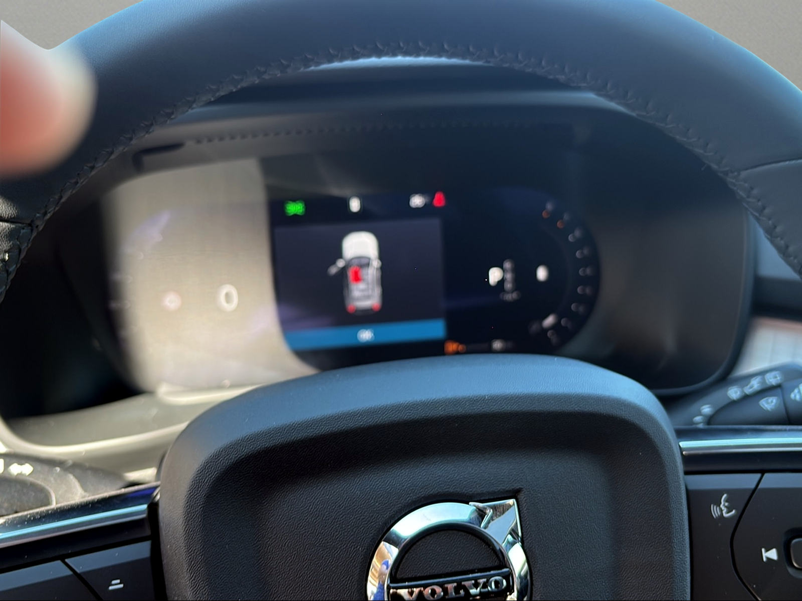 VOLVO XC40 B3 Benzin Mild Hybrid Plus Dark DCT-image-11