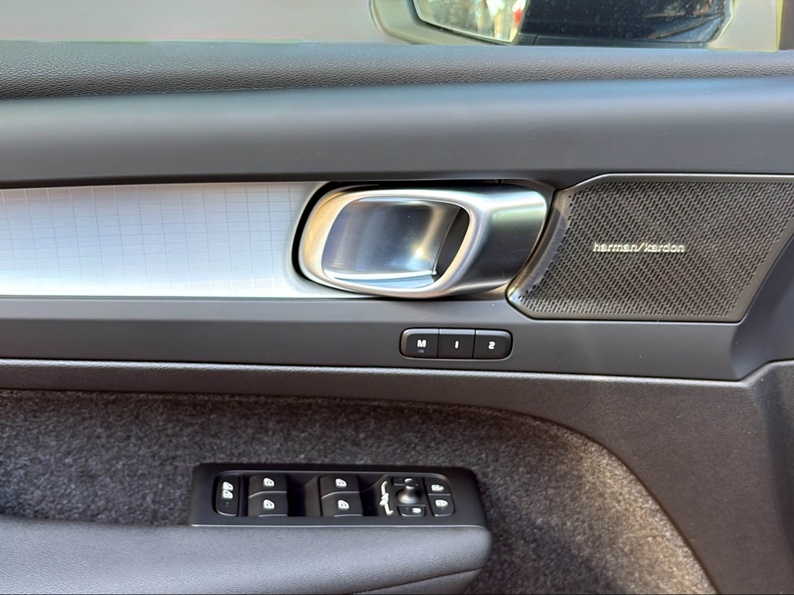 VOLVO XC40 B3 Benzin Mild Hybrid Plus Dark DCT-image-12