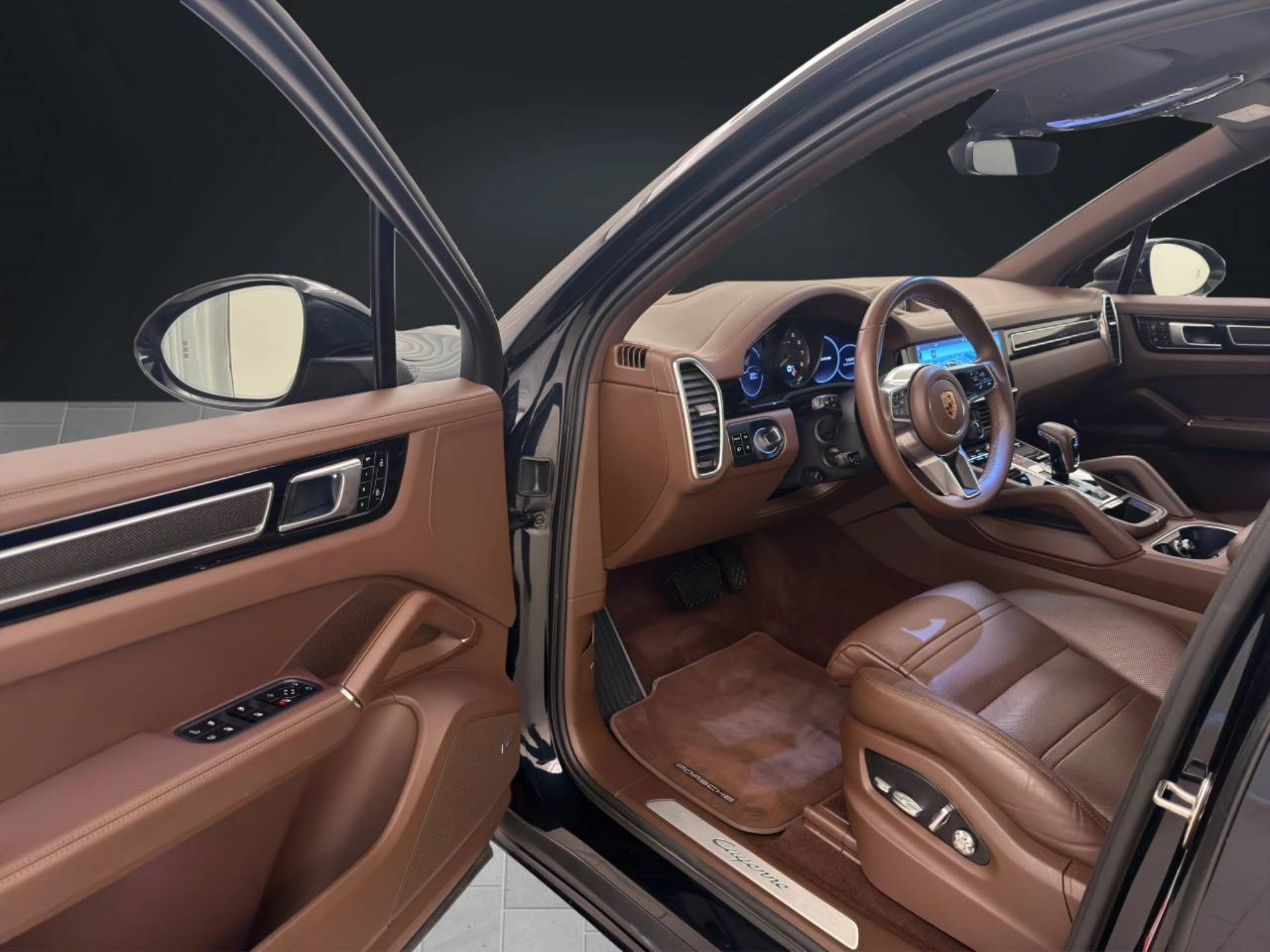 PORSCHE Cayenne E-Hybrid-image-3
