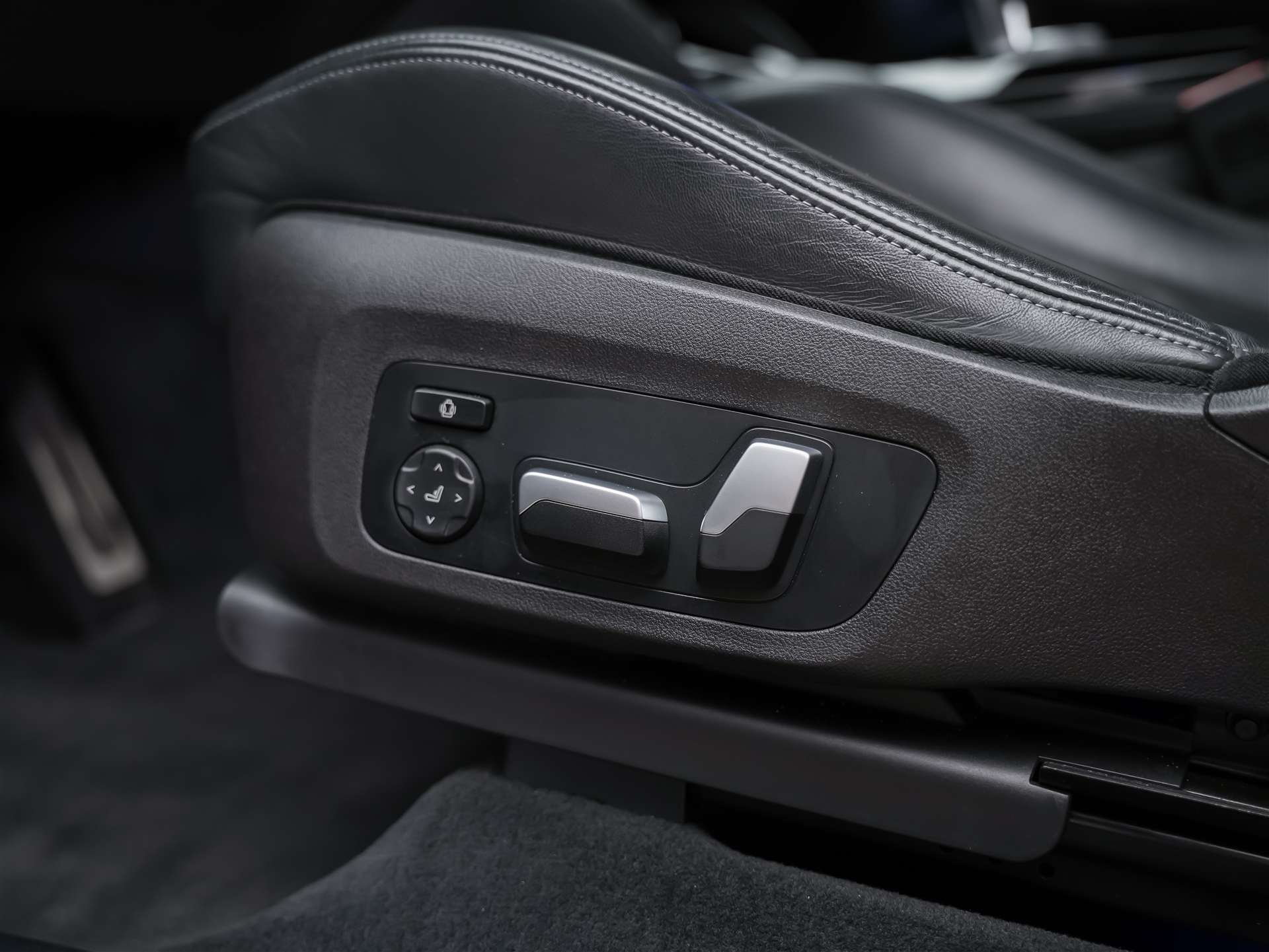 BMW X3 xDrive M Competition Steptronic *Facelift*Leder Merino*Head Up*Sitzlüftung*-image-27