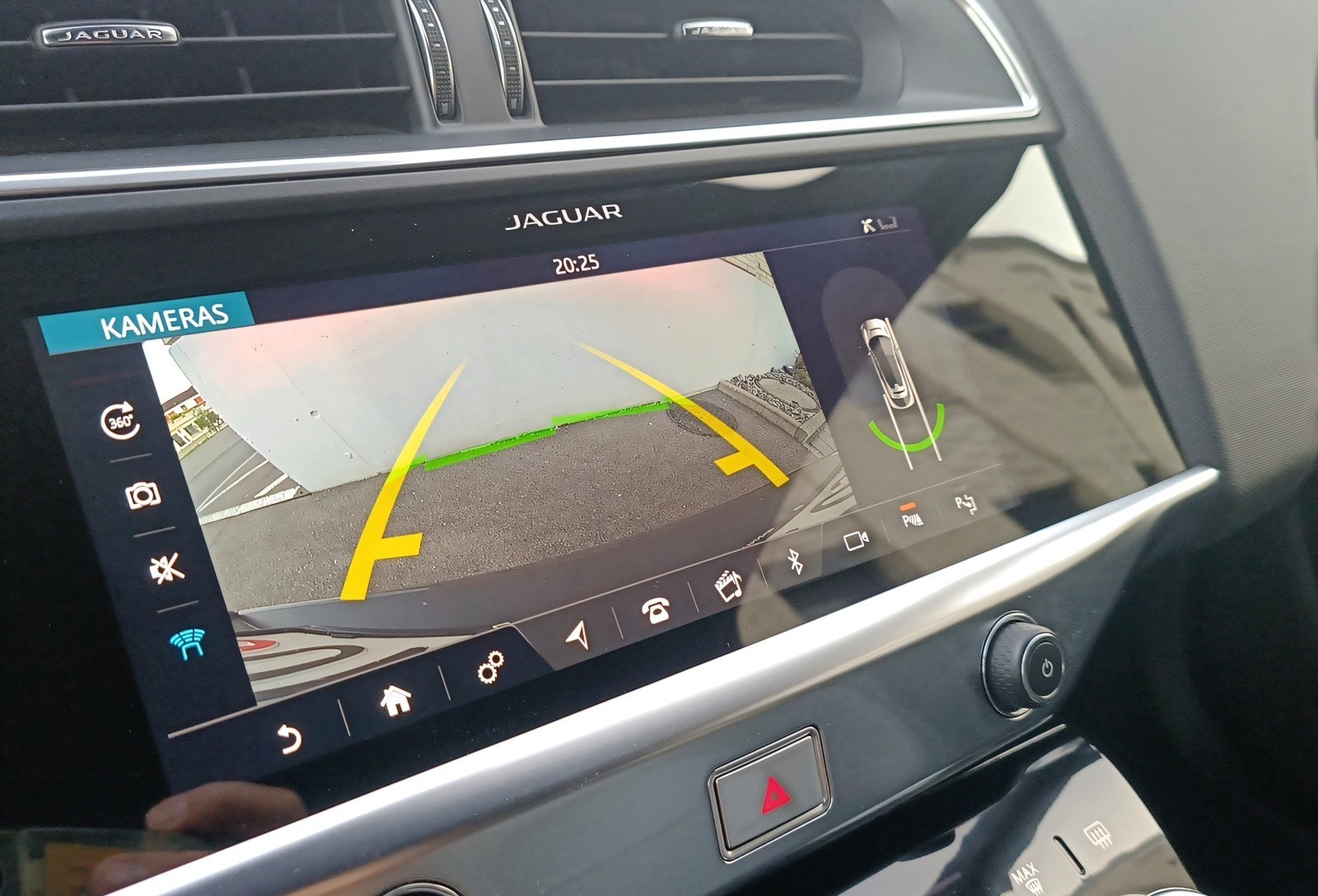 JAGUAR I-Pace EV400 SE AWD-image-28