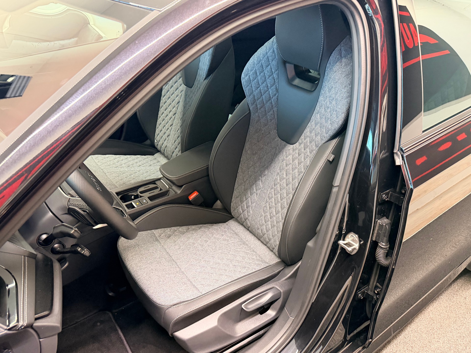 SKODA Octavia Combi 2.0 TSI DSG Sport Line 4x4-image-14