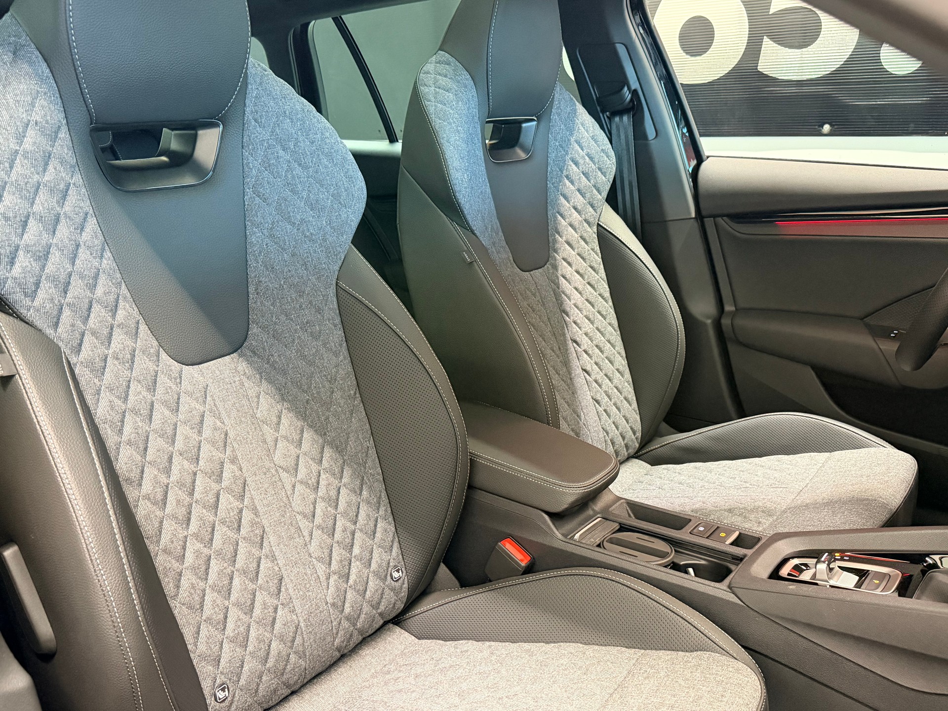 SKODA Octavia Combi 2.0 TSI DSG Sport Line 4x4-image-22