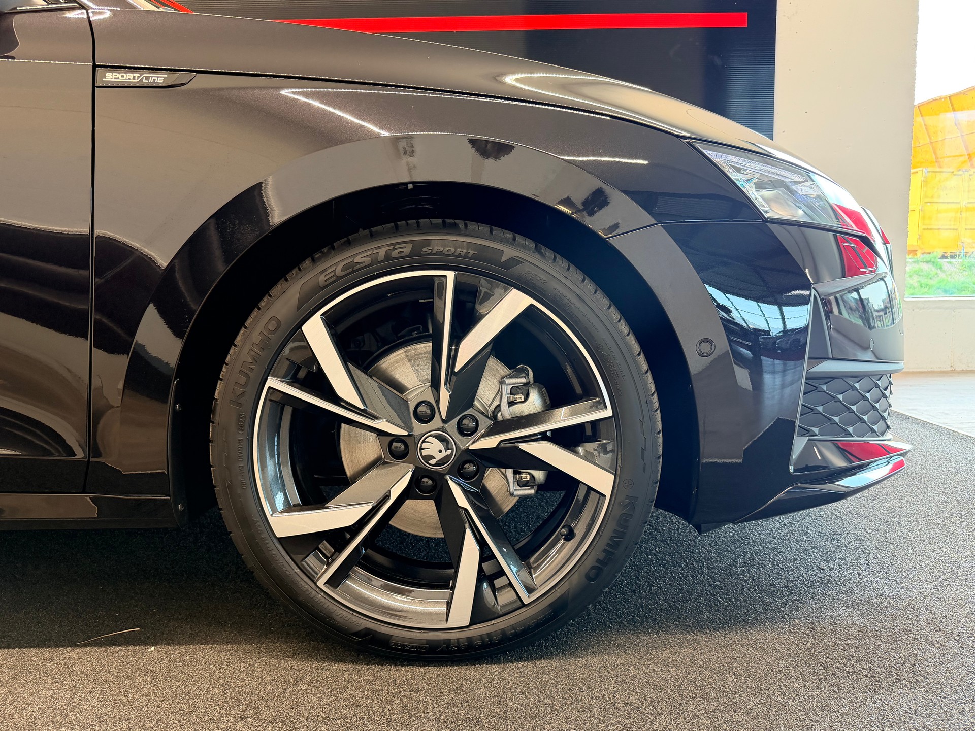 SKODA Octavia Combi 2.0 TSI DSG Sport Line 4x4-image-5