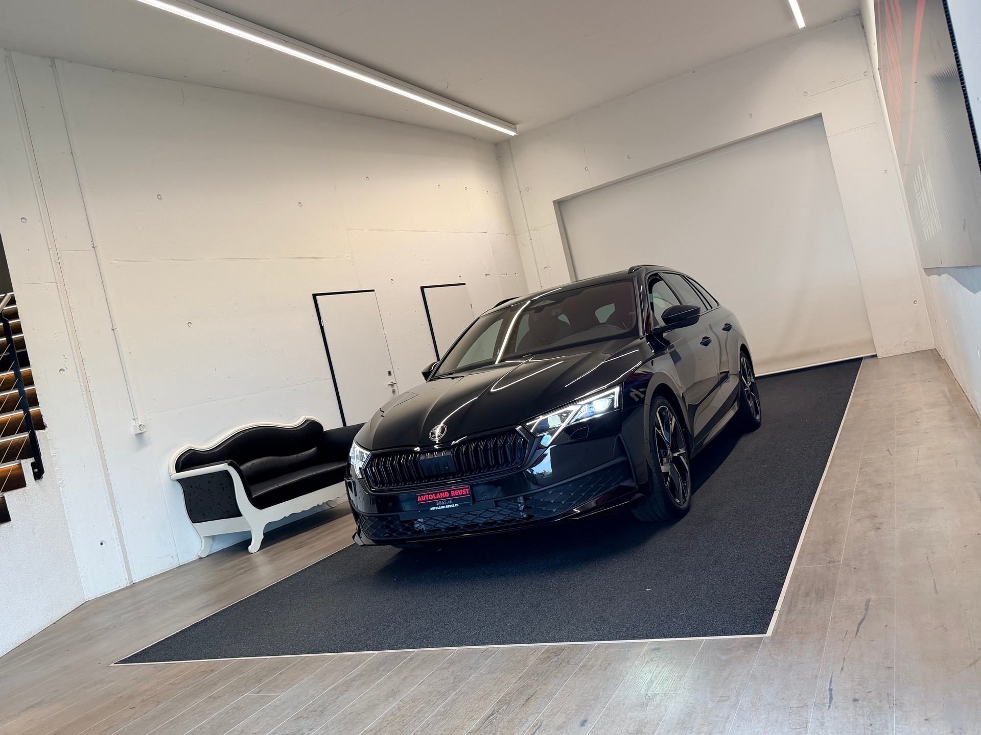 SKODA Octavia Combi 2.0 TSI DSG Sport Line 4x4-image-2