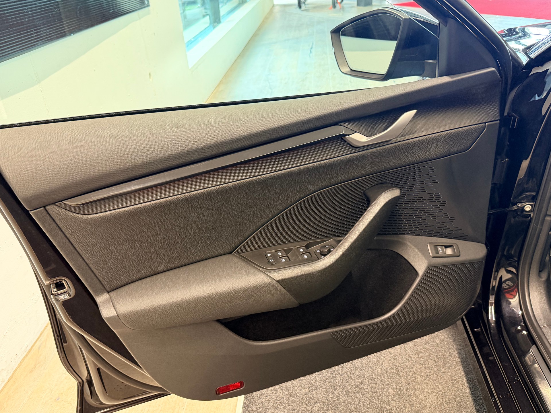 SKODA Octavia Combi 2.0 TSI DSG Sport Line 4x4-image-12