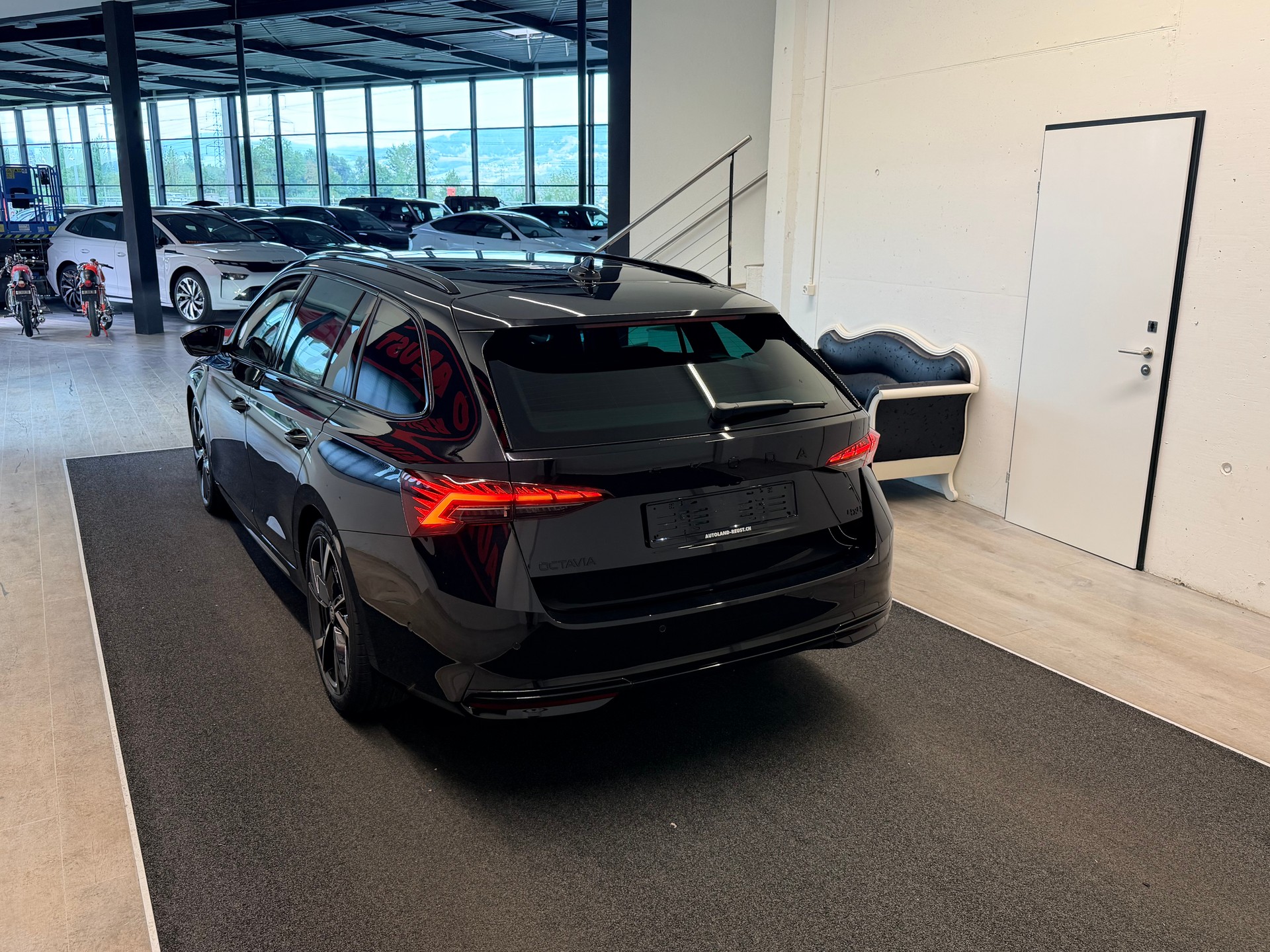 SKODA Octavia Combi 2.0 TSI DSG Sport Line 4x4-image-8