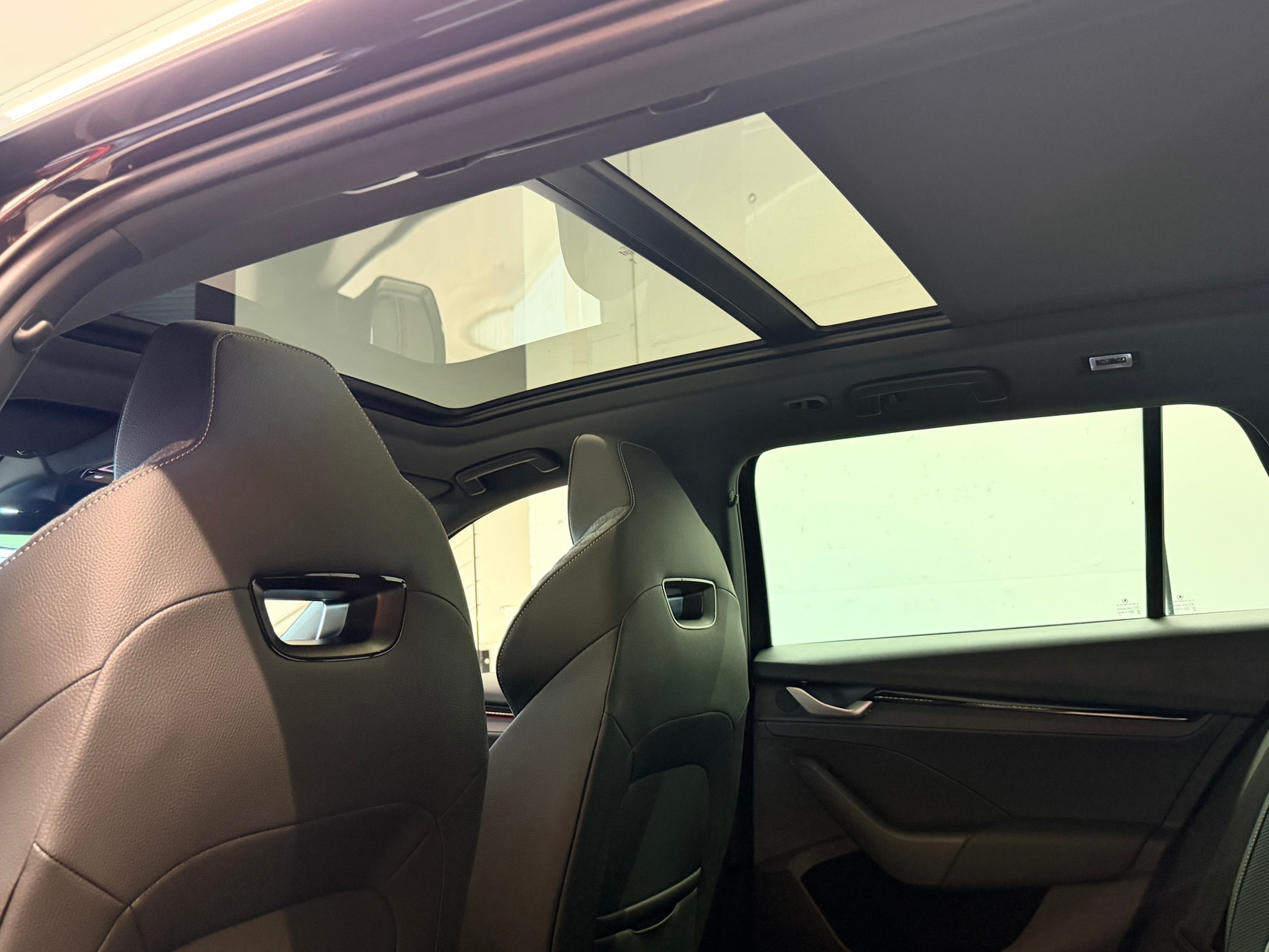 SKODA Octavia Combi 2.0 TSI DSG Sport Line 4x4-image-16