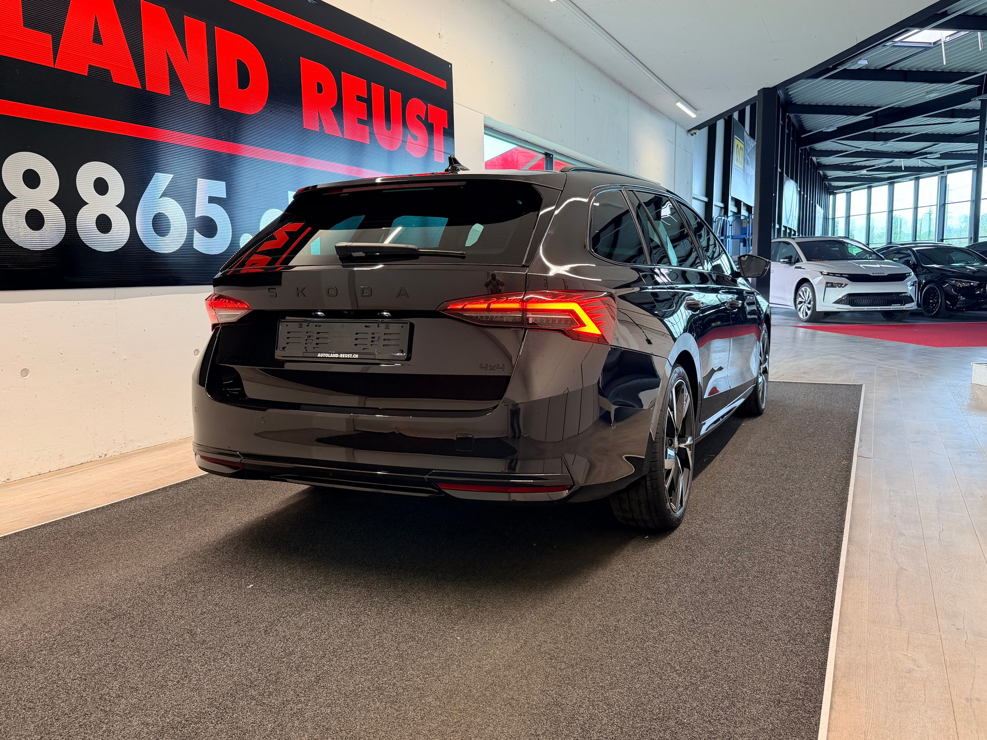 SKODA Octavia Combi 2.0 TSI DSG Sport Line 4x4-image-6