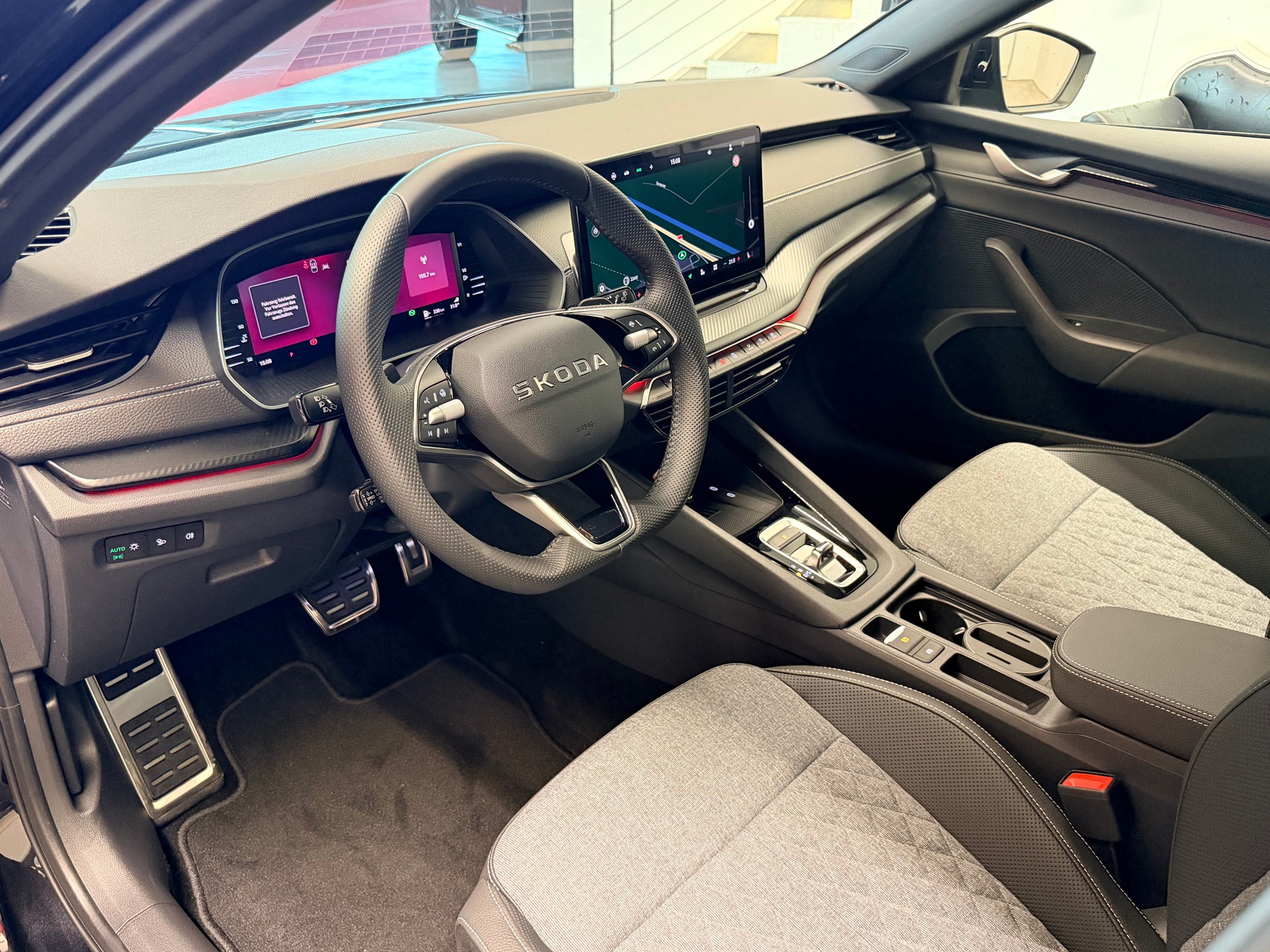 SKODA Octavia Combi 2.0 TSI DSG Sport Line 4x4-image-11
