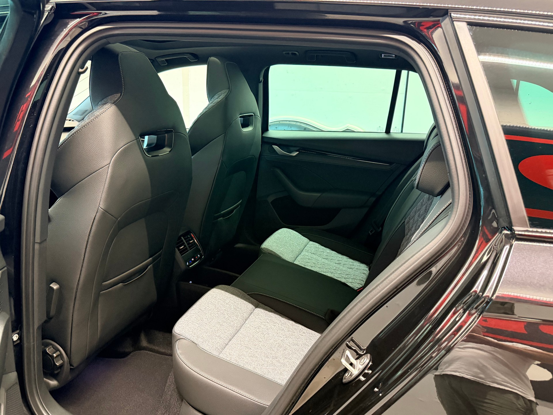 SKODA Octavia Combi 2.0 TSI DSG Sport Line 4x4-image-15