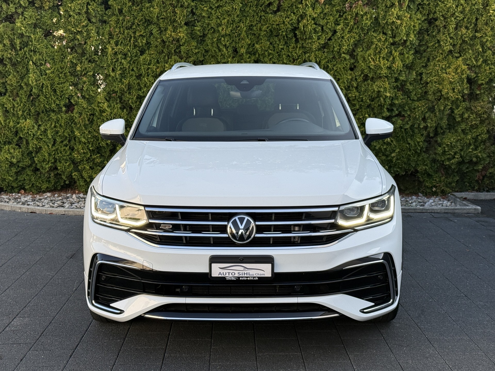 VW Tiguan 2.0 TDI SCR R-Line 4Motion DSG mit AHK / Neues Modell-image-4