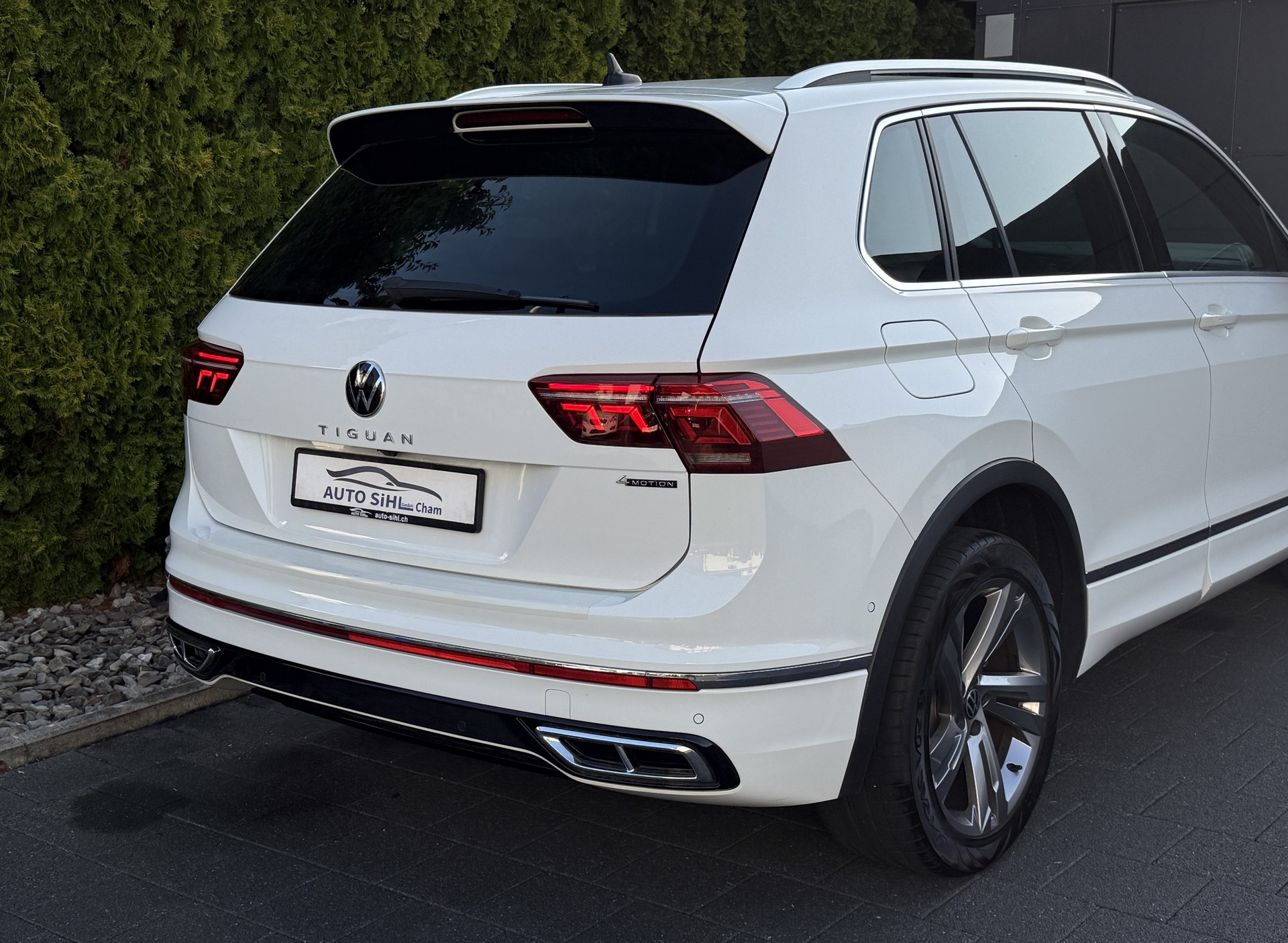 VW Tiguan 2.0 TDI SCR R-Line 4Motion DSG mit AHK / Neues Modell-image-10