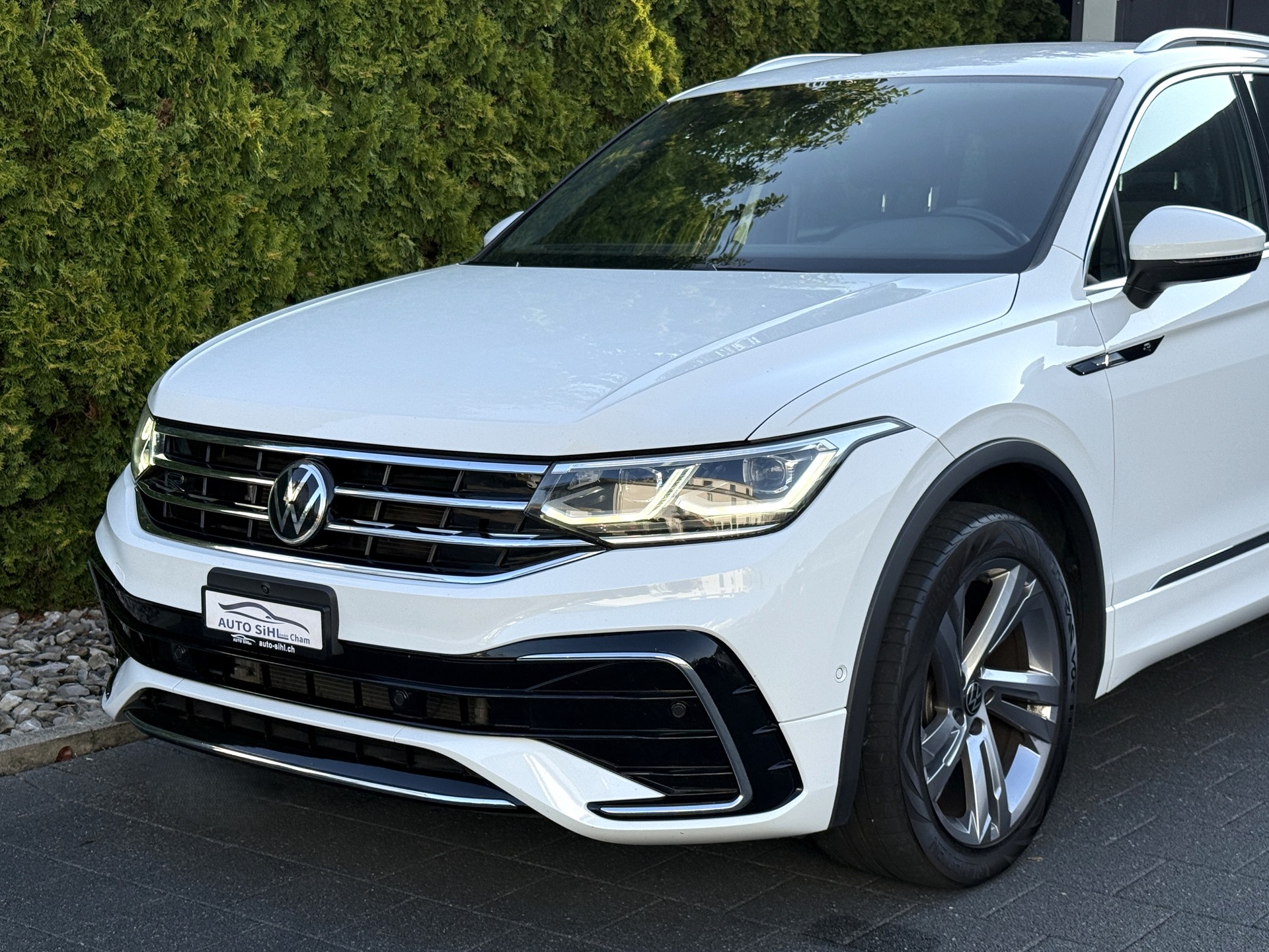 VW Tiguan 2.0 TDI SCR R-Line 4Motion DSG mit AHK / Neues Modell-image-8
