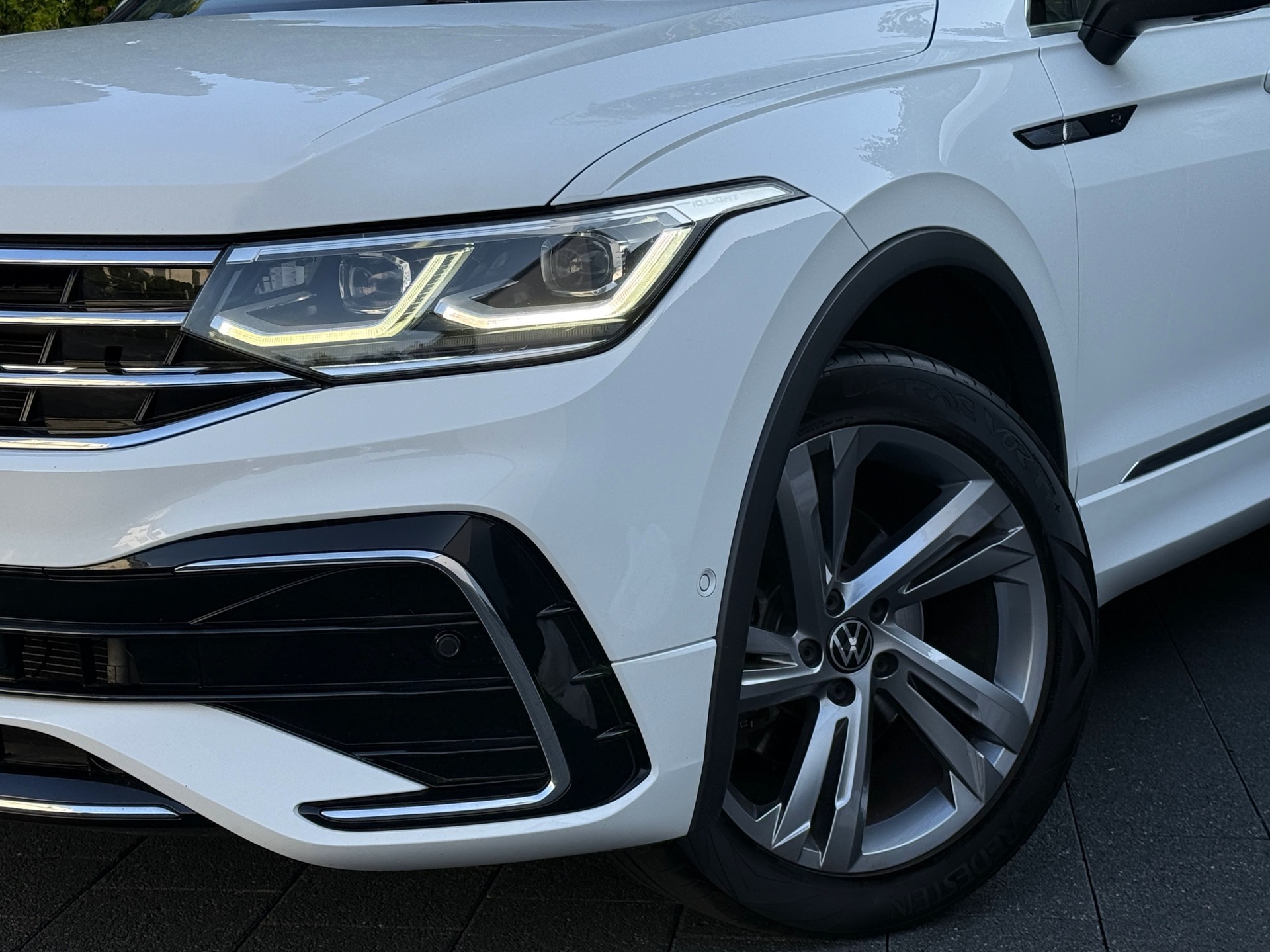 VW Tiguan 2.0 TDI SCR R-Line 4Motion DSG mit AHK / Neues Modell-image-3