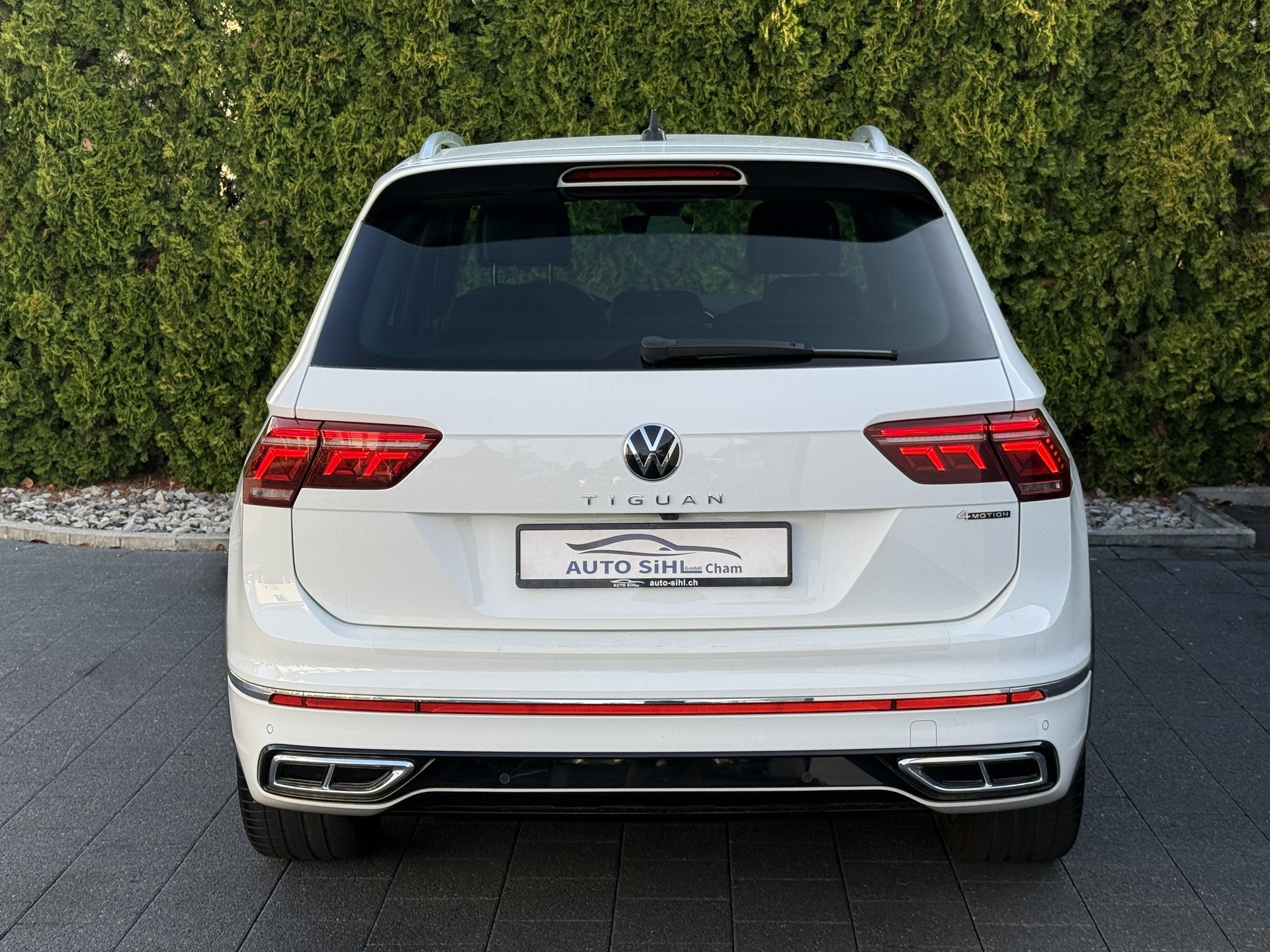 VW Tiguan 2.0 TDI SCR R-Line 4Motion DSG mit AHK / Neues Modell-image-13