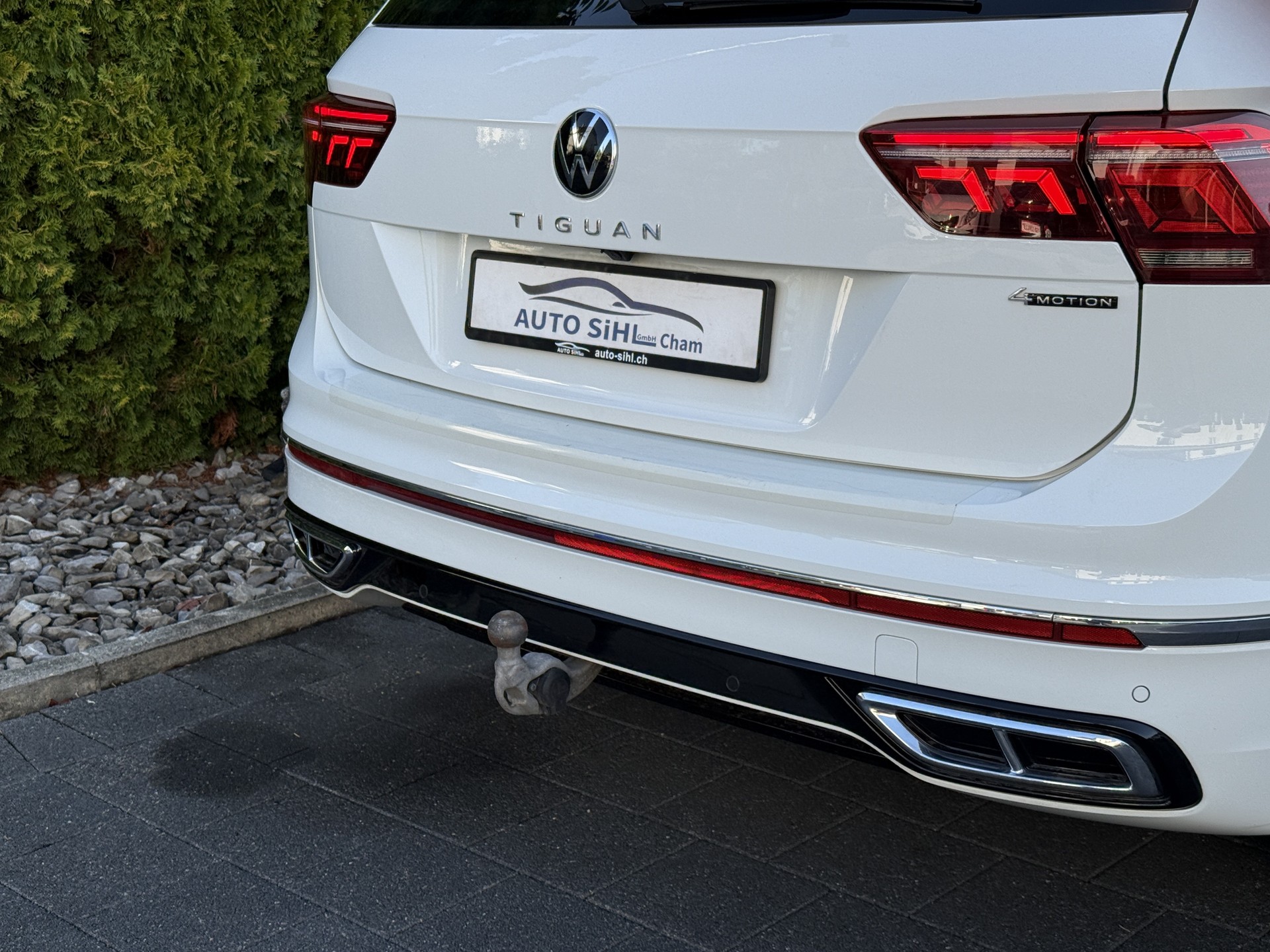 VW Tiguan 2.0 TDI SCR R-Line 4Motion DSG mit AHK / Neues Modell-image-11