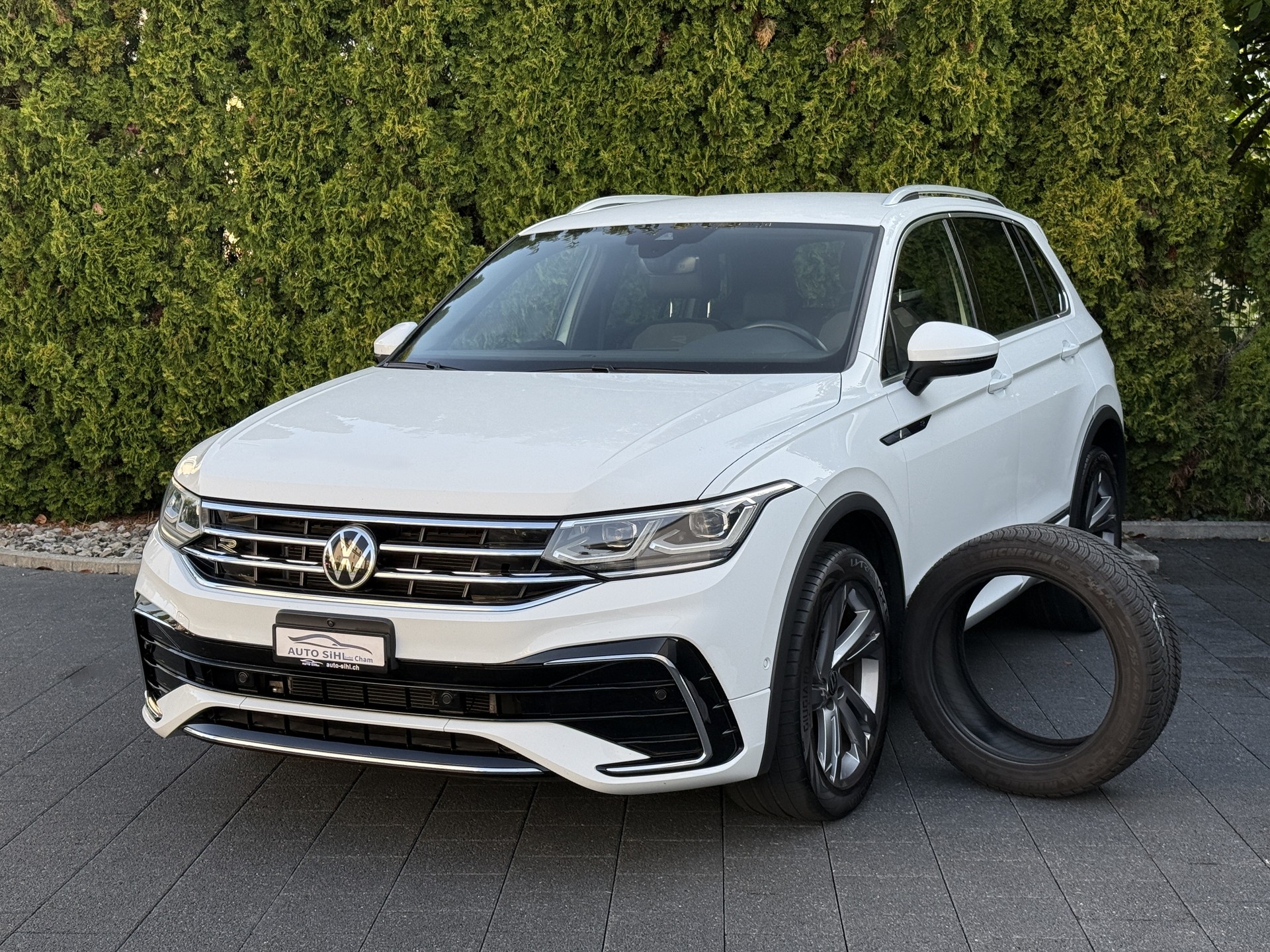 VW Tiguan 2.0 TDI SCR R-Line 4Motion DSG mit AHK / Neues Modell-image-1
