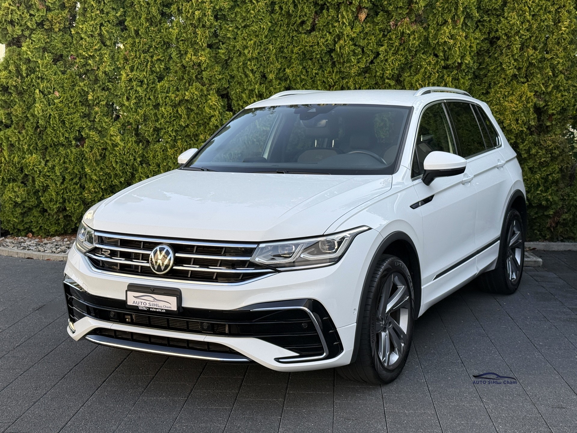 VW Tiguan 2.0 TDI SCR R-Line 4Motion DSG mit AHK / Neues Modell-image-0