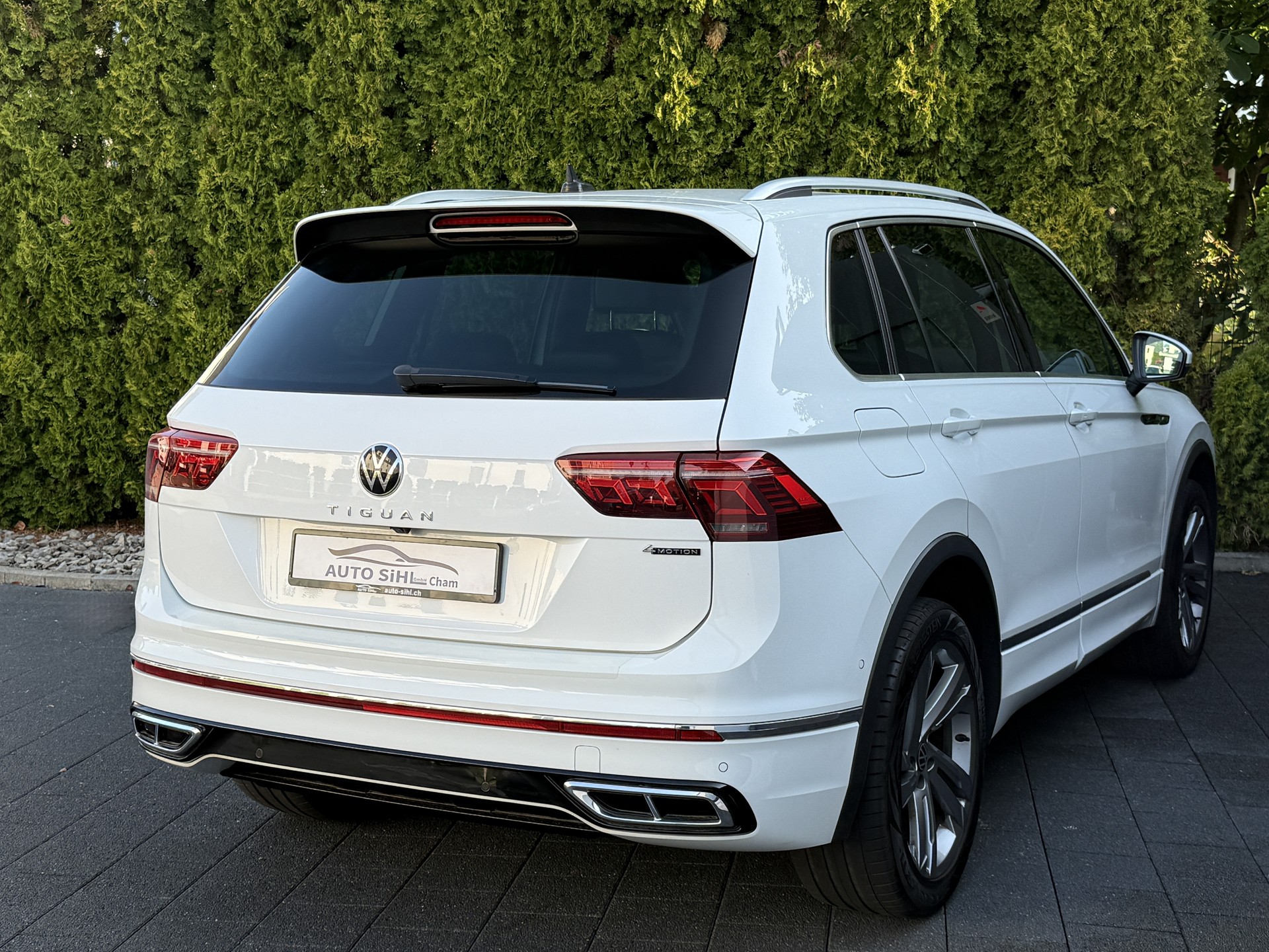VW Tiguan 2.0 TDI SCR R-Line 4Motion DSG mit AHK / Neues Modell-image-15