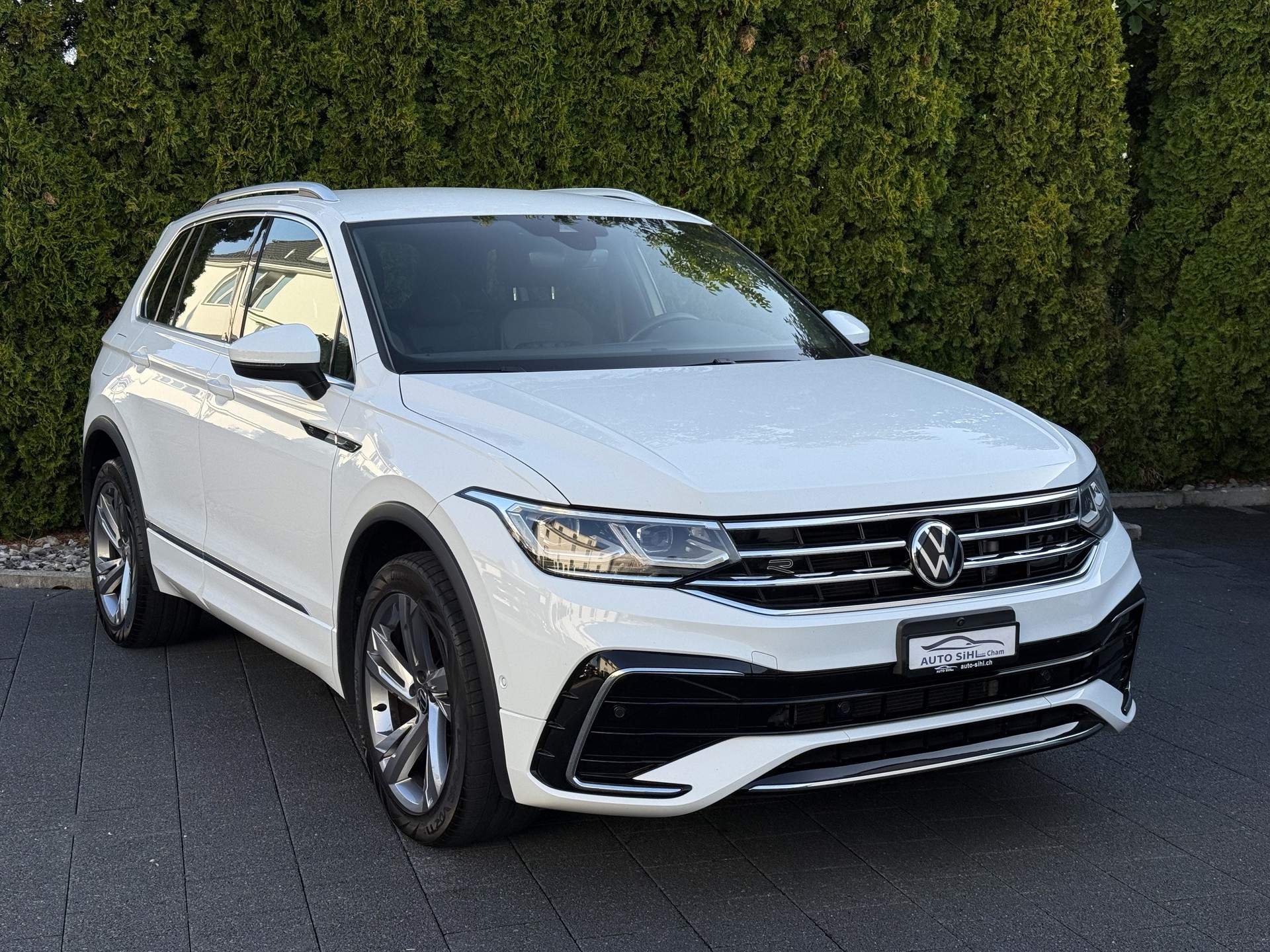 VW Tiguan 2.0 TDI SCR R-Line 4Motion DSG mit AHK / Neues Modell-image-5