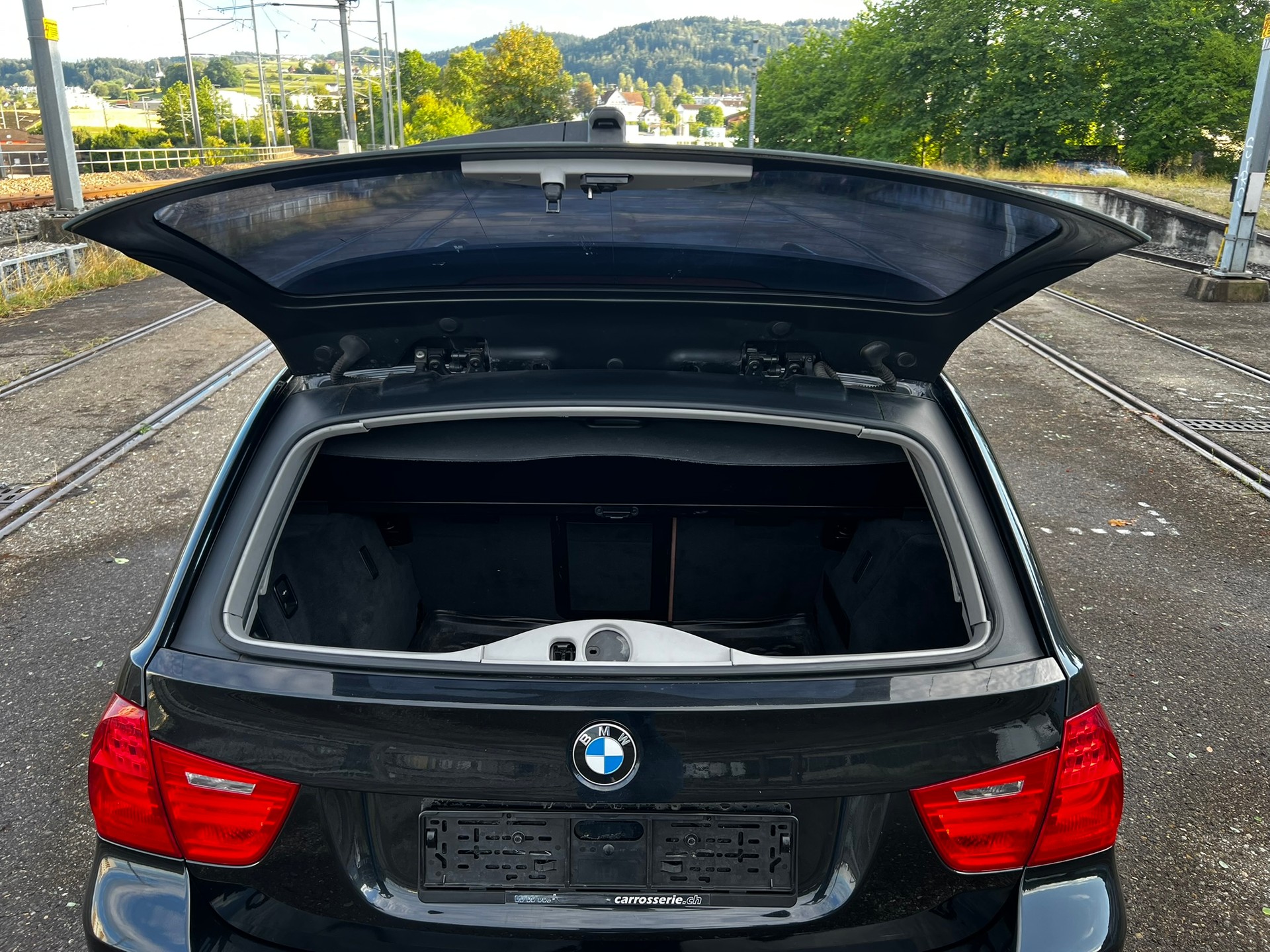 BMW 325i Touring Steptronic-image-12