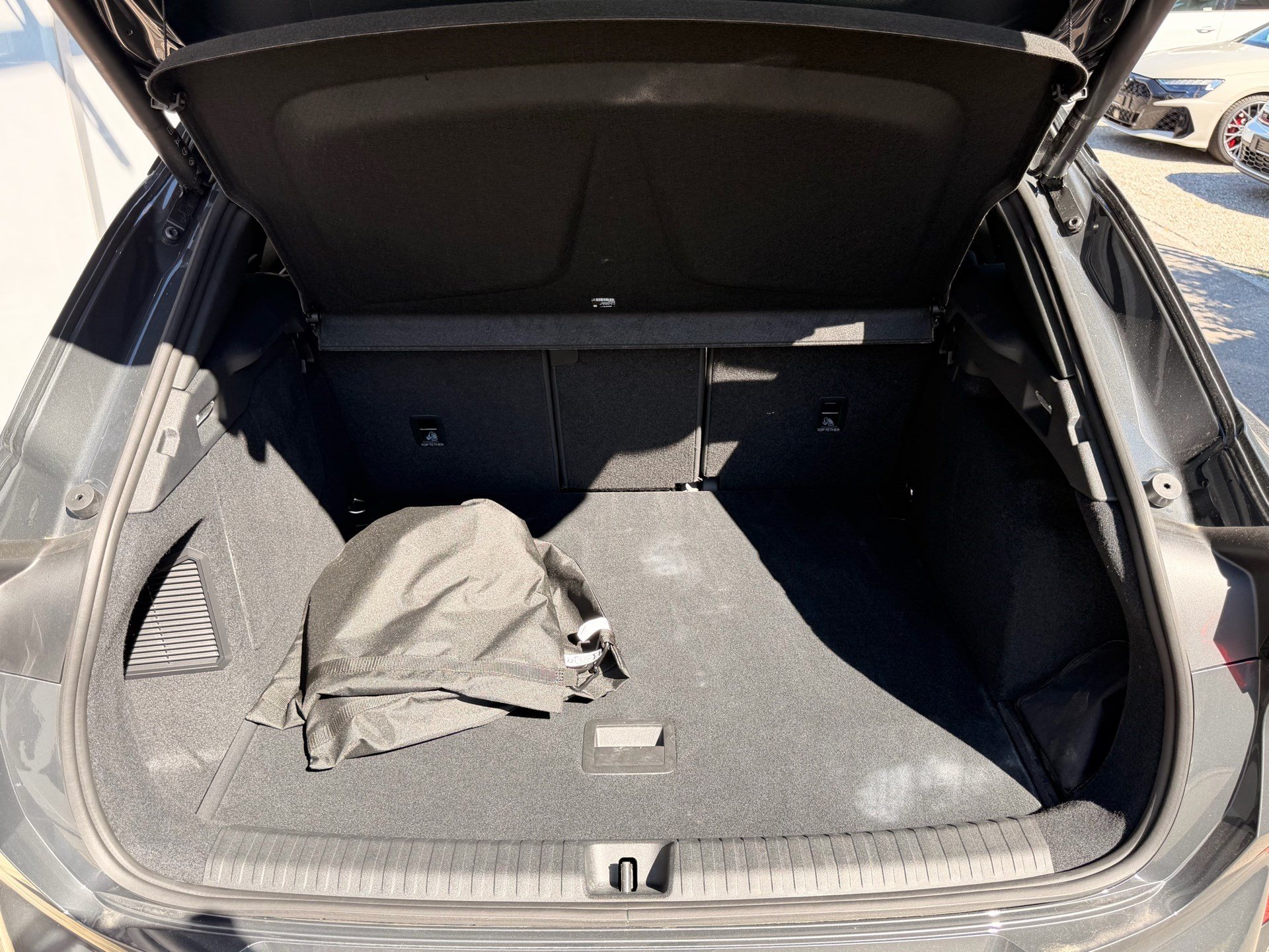 CUPRA Terramar 1.5 e-Hybrid 204 PS *** ANHÄNGERKUPPLUNG & PANORAMADACH ***-image-29