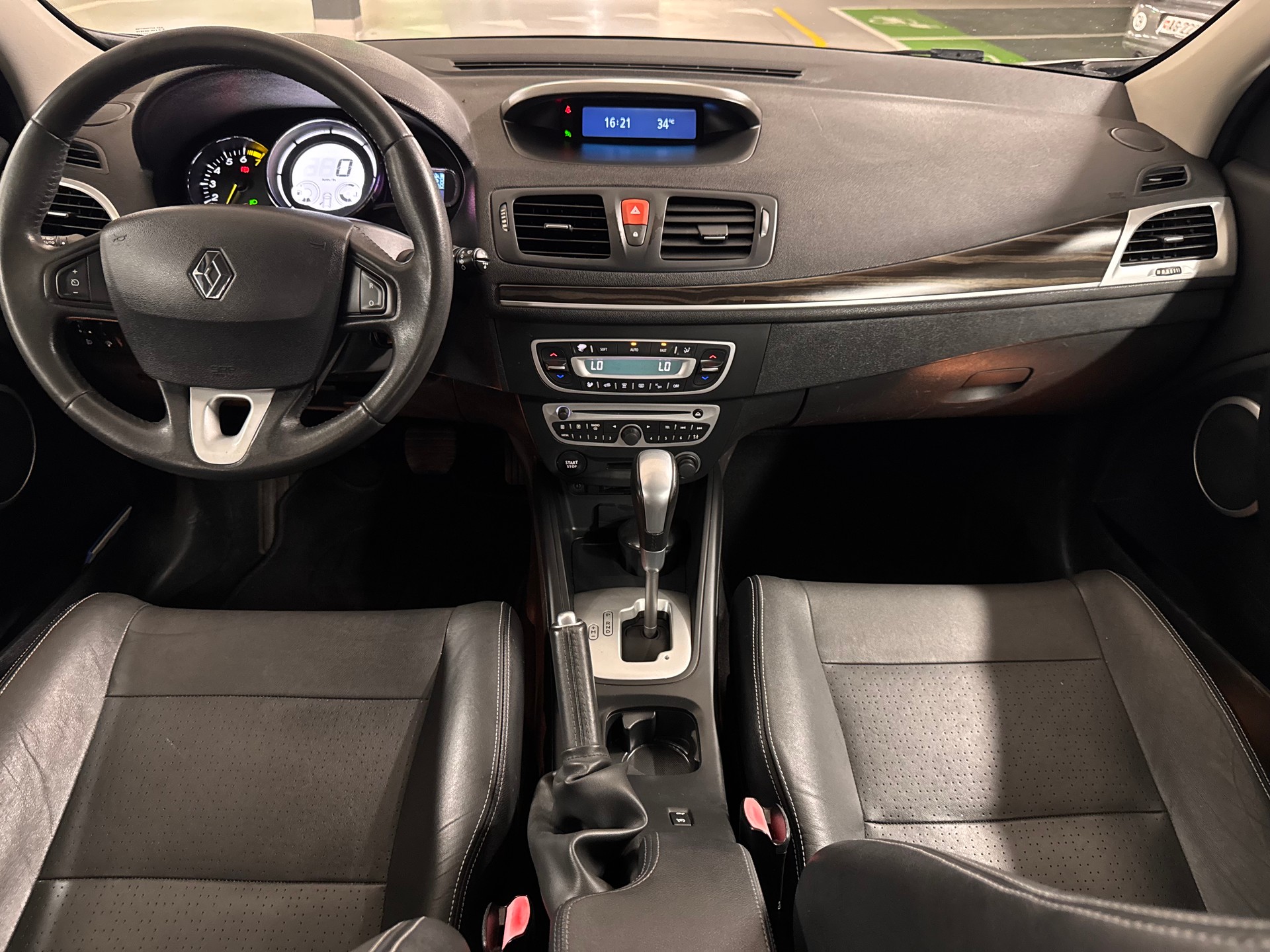 RENAULT Mégane 2.0 16V Expression CVT-image-10