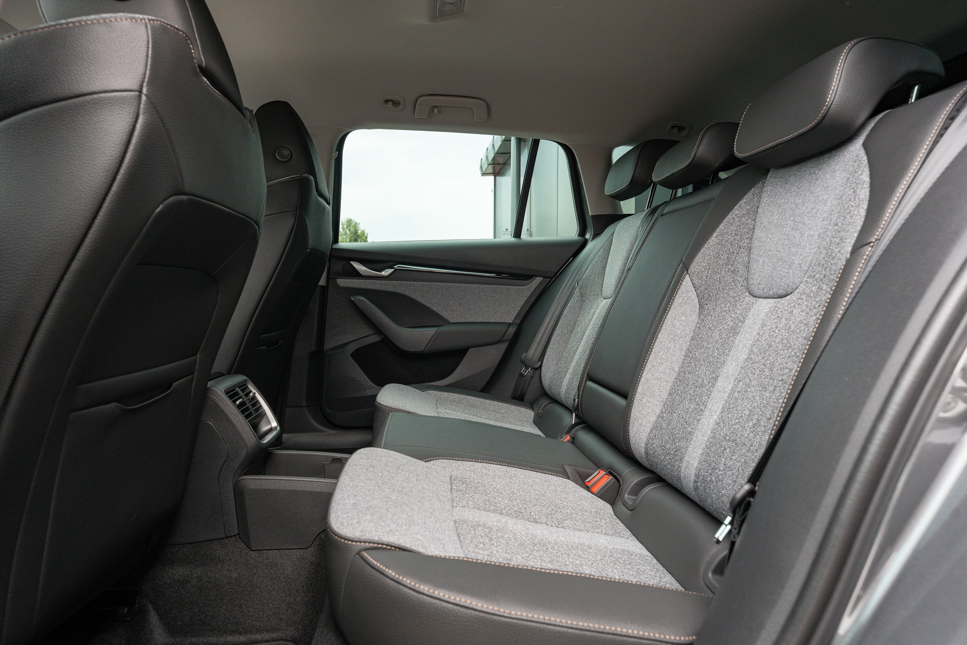 SKODA Octavia Combi 1.5 TSI mHEV DSG Selection-image-11