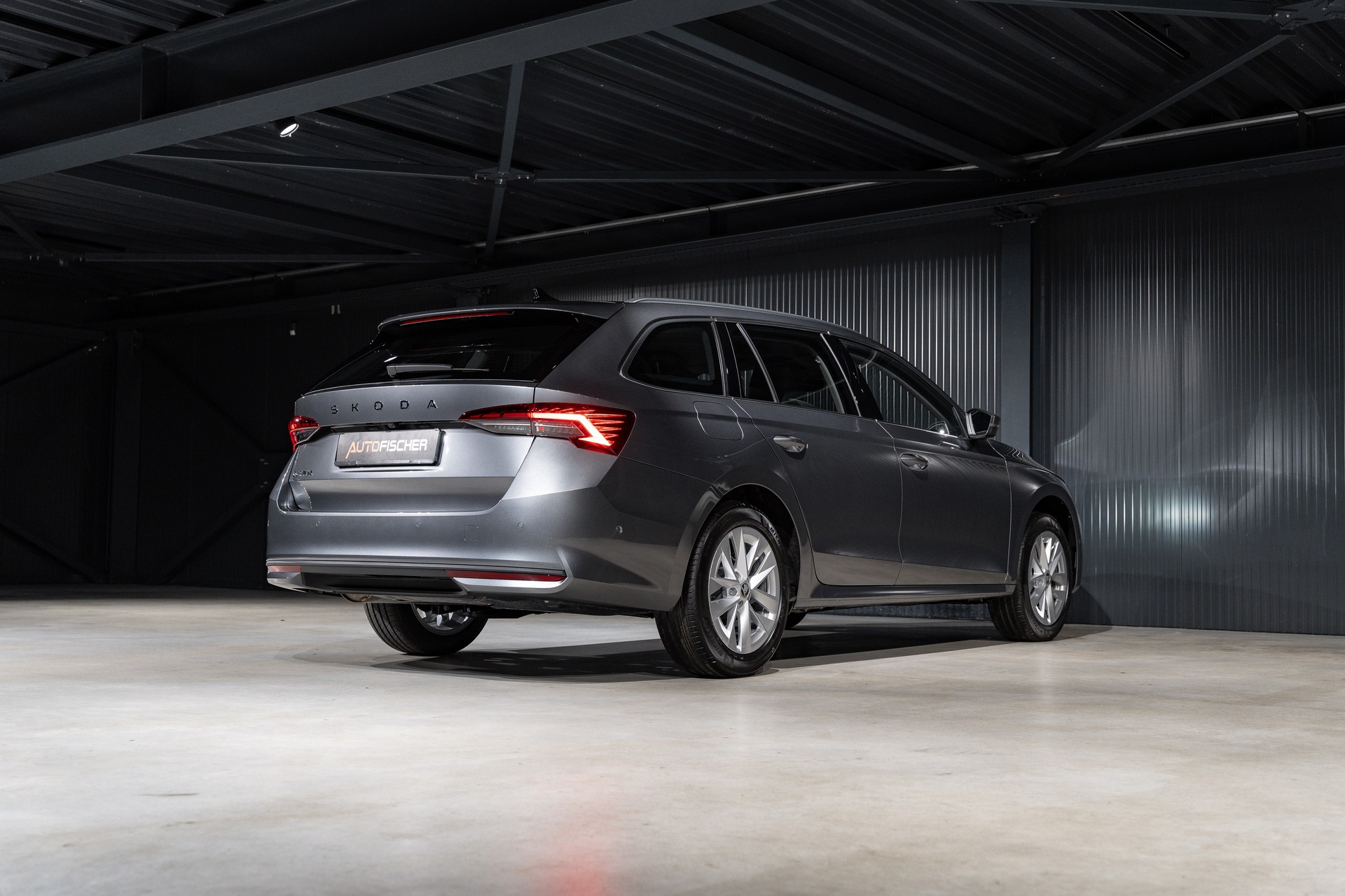 SKODA Octavia Combi 1.5 TSI mHEV DSG Selection-image-7