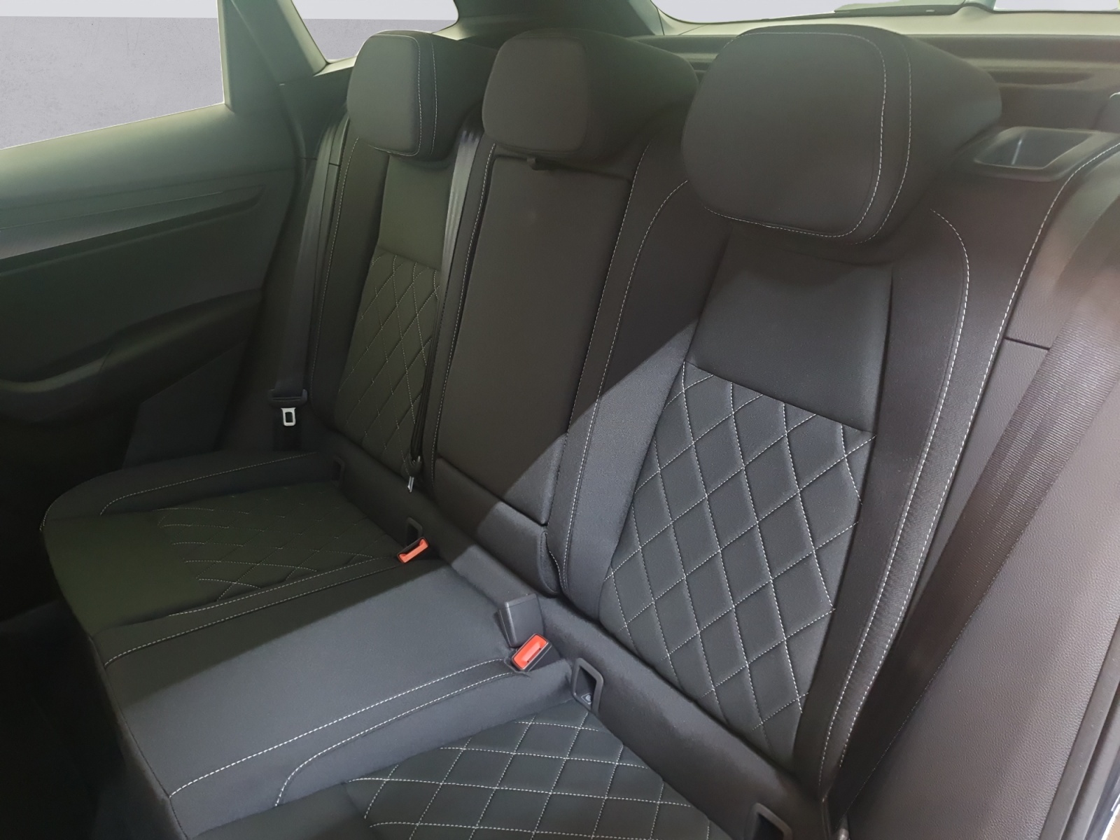 SKODA Karoq 1.5 TSI SportLine DSG-image-10