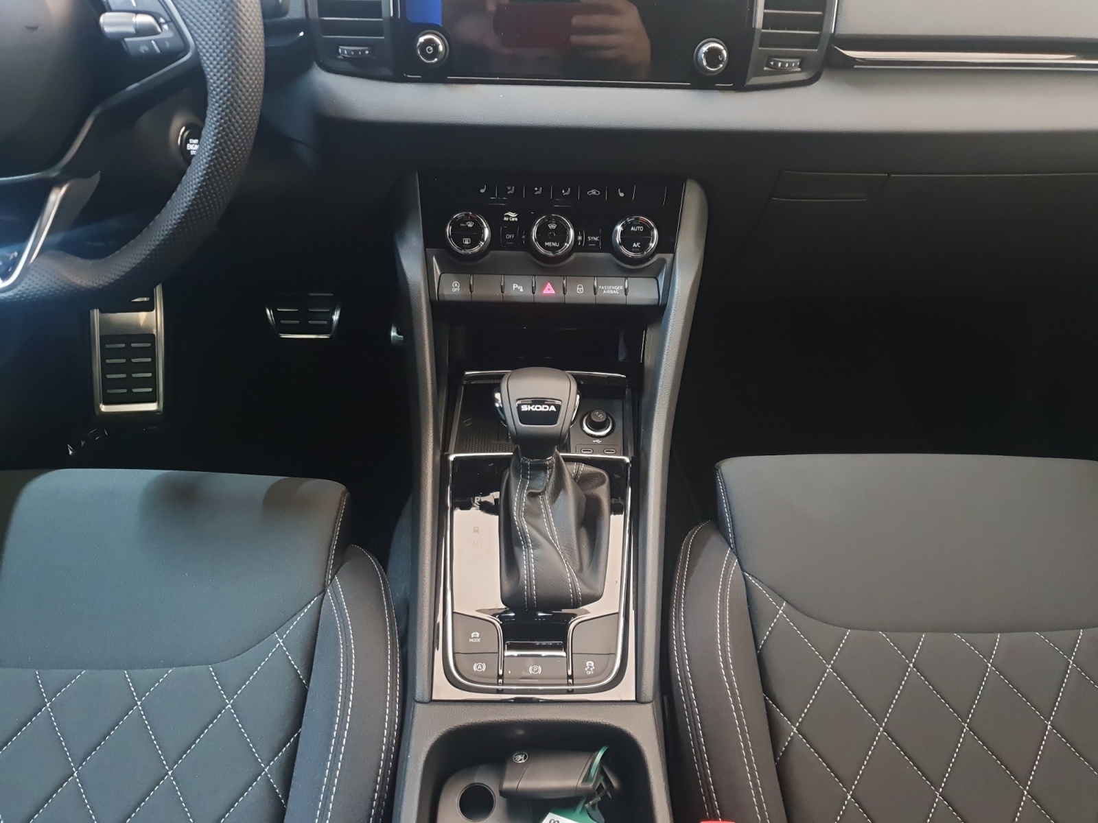 SKODA Karoq 1.5 TSI SportLine DSG-image-8