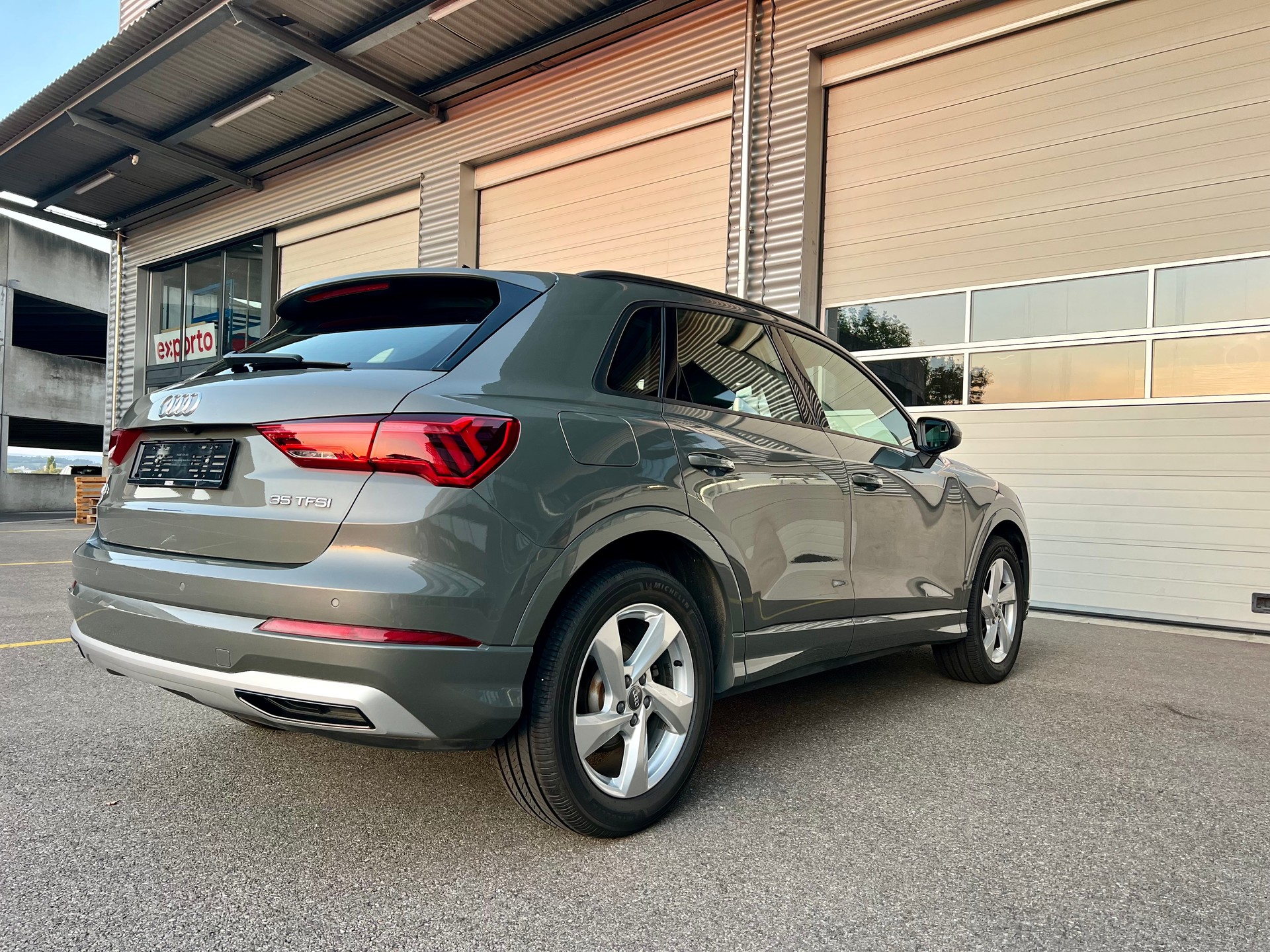AUDI Q3 35 TFSI S line S-tronic-image-5