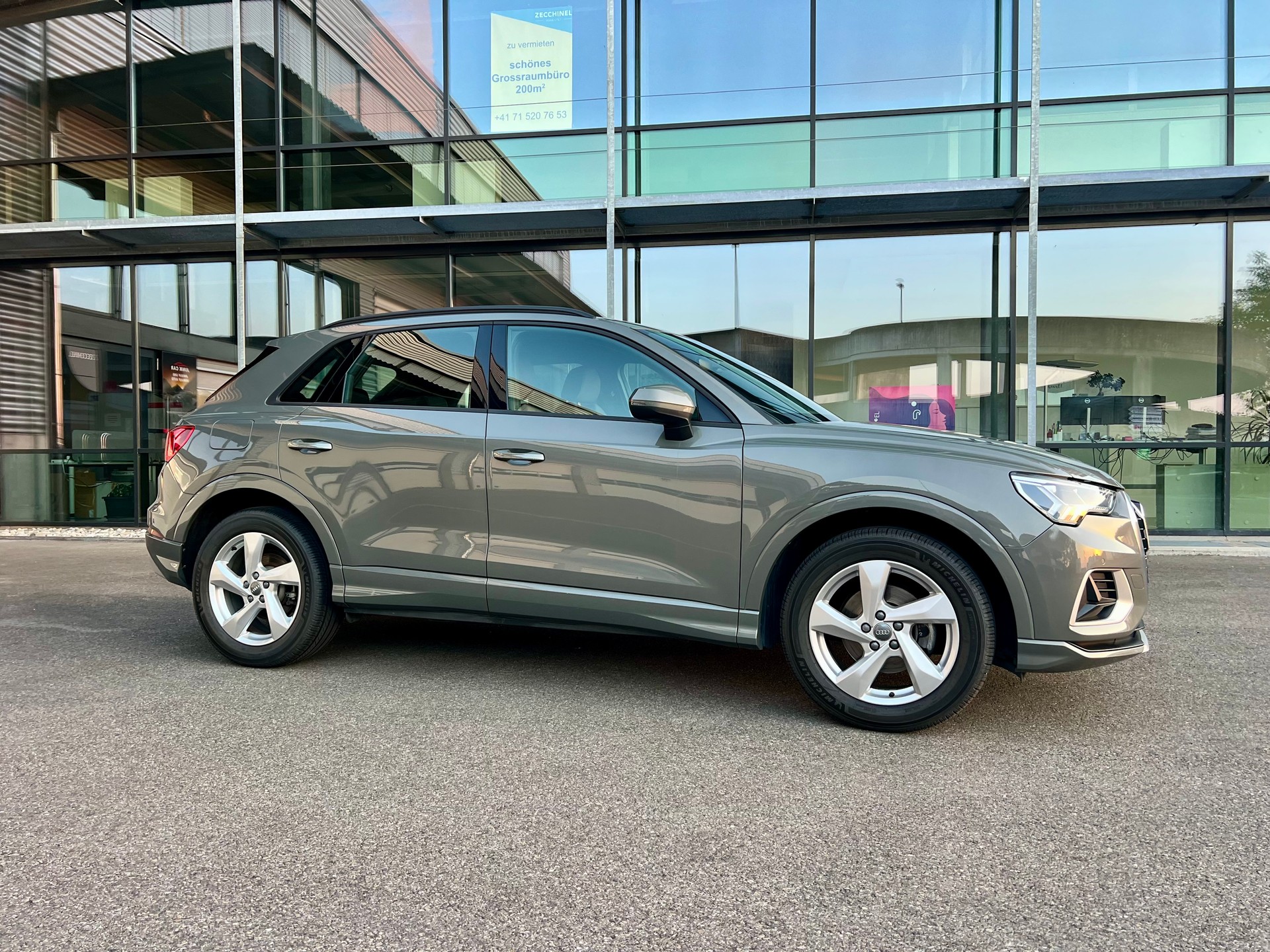 AUDI Q3 35 TFSI S line S-tronic-image-1